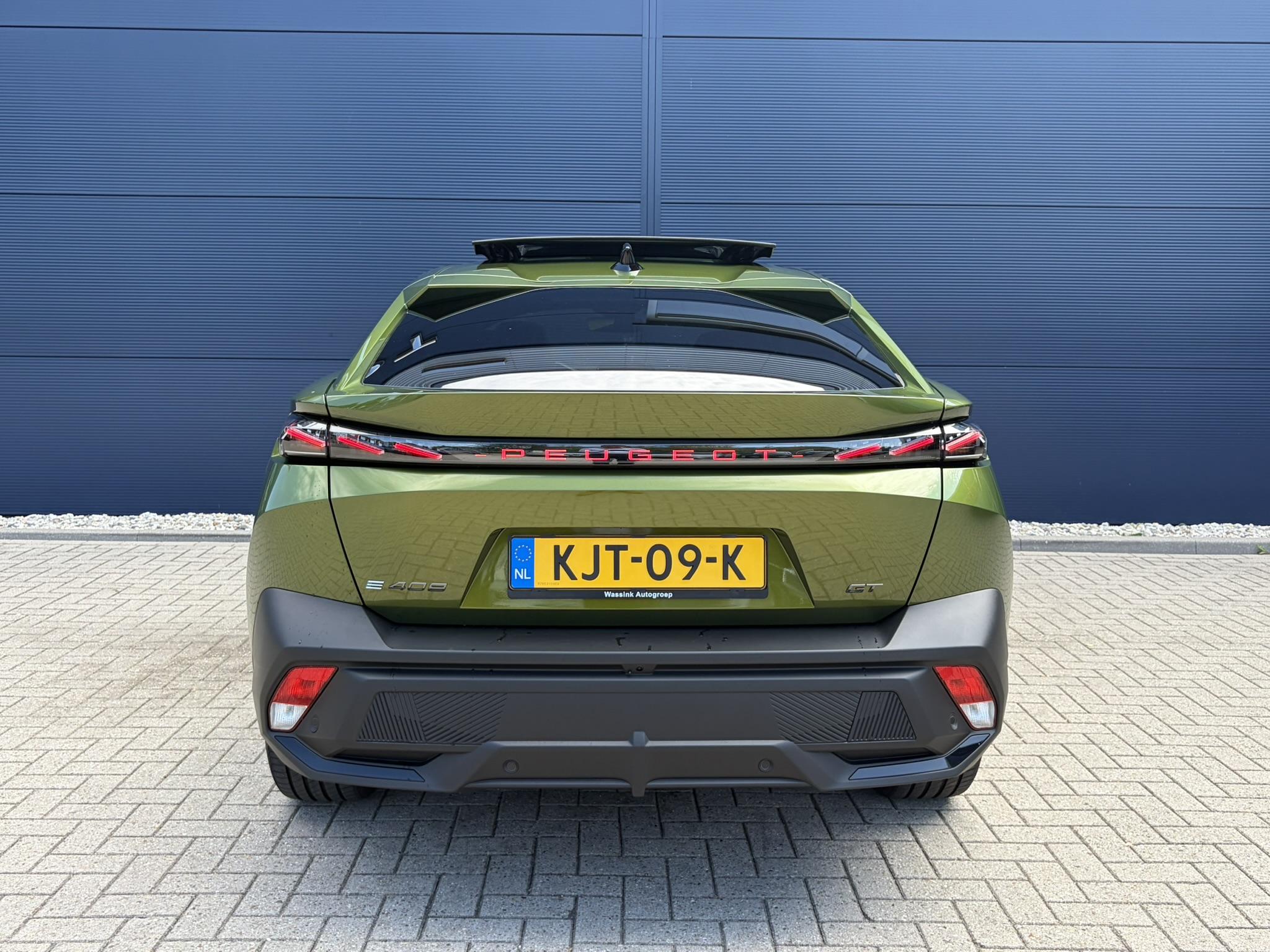 Foto van Peugeot E-408