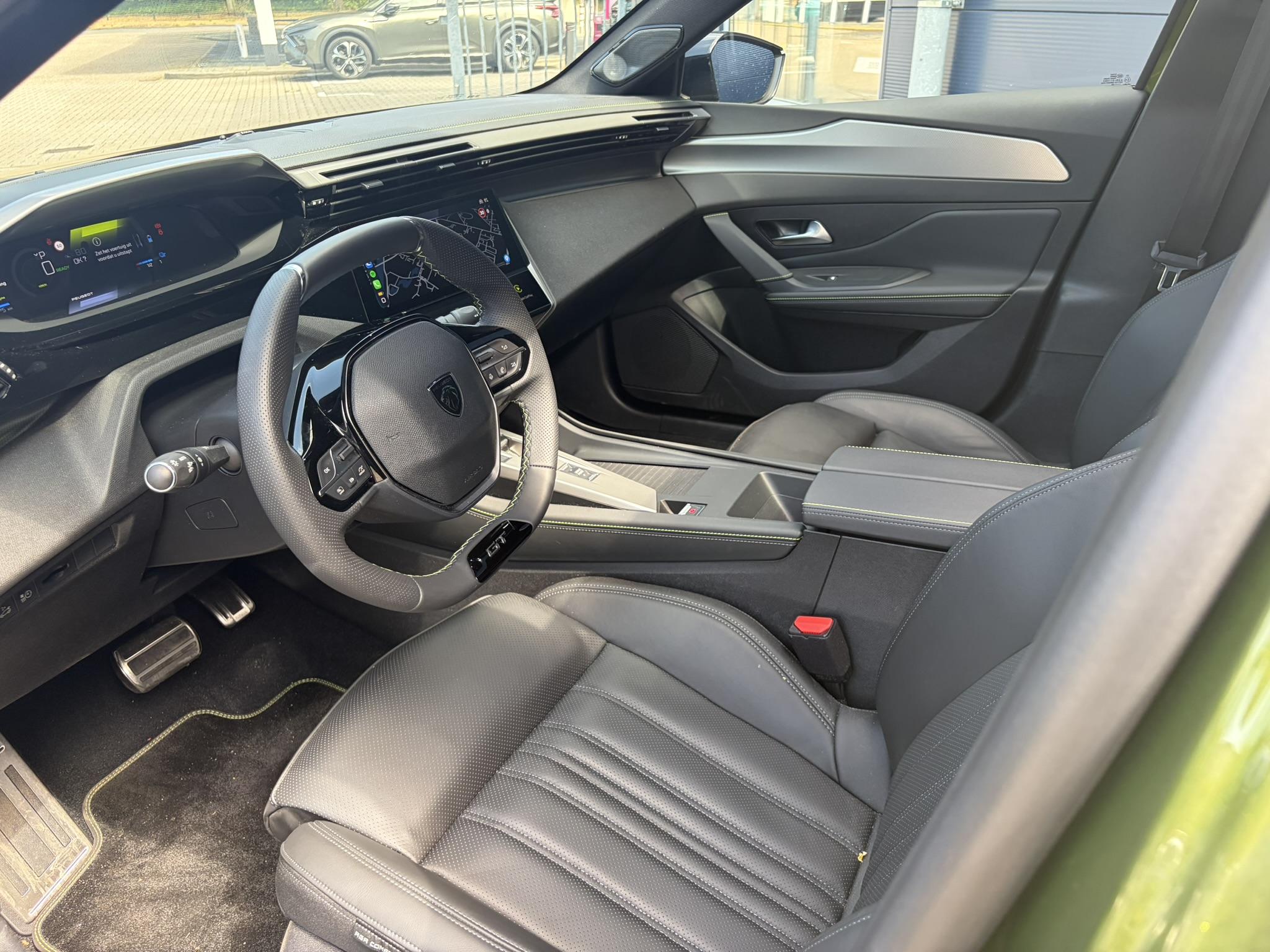 Foto van Peugeot E-408