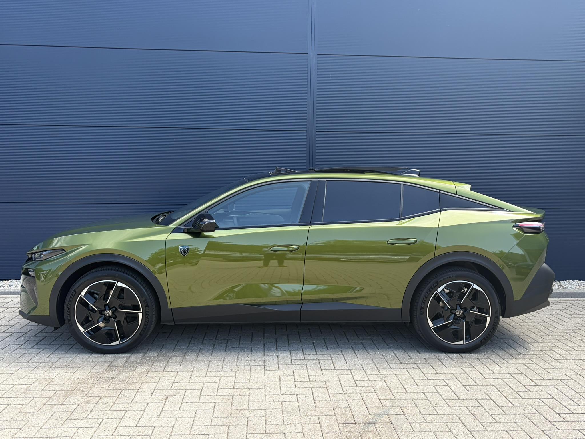 Foto van Peugeot E-408