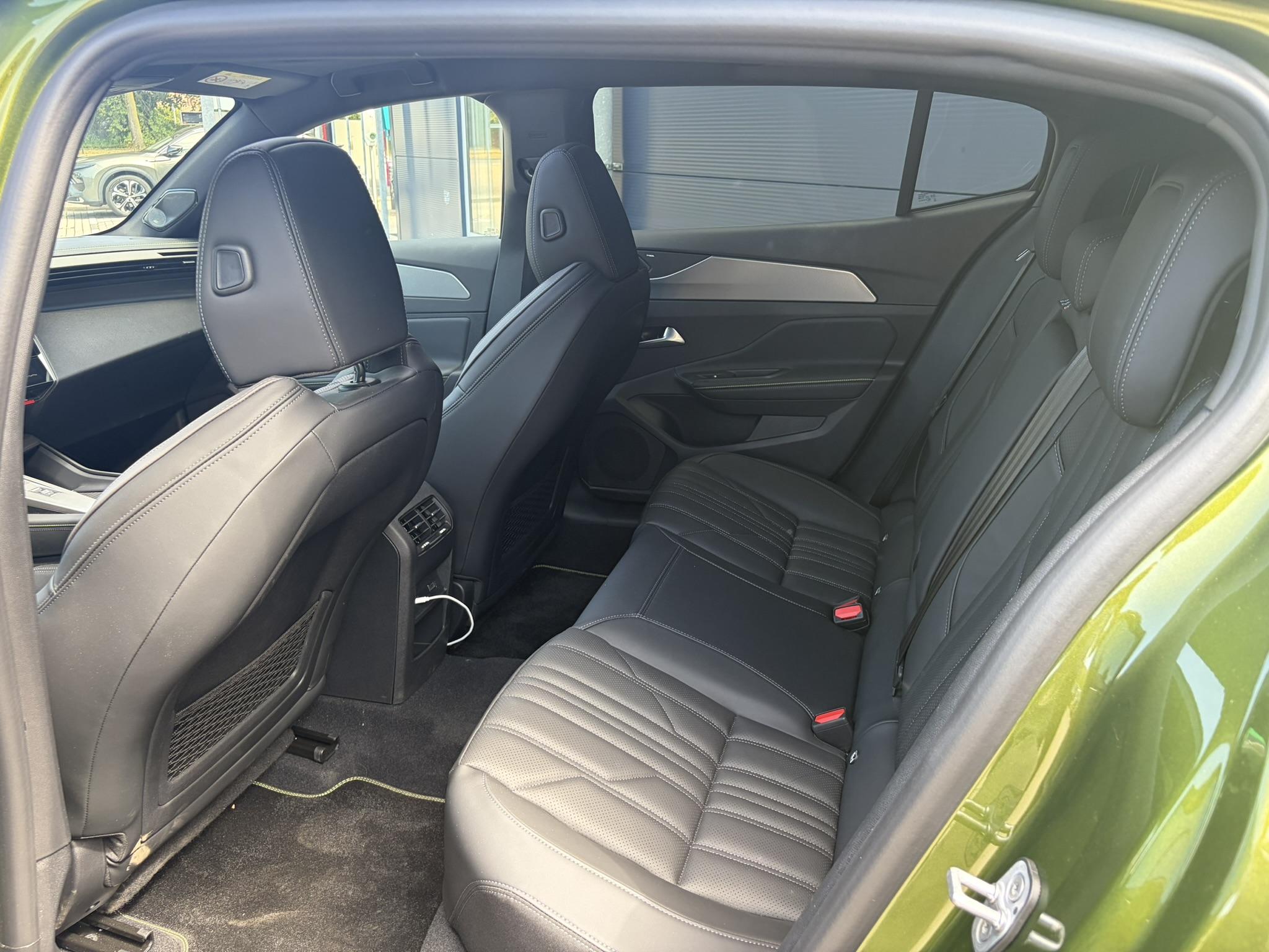 Foto van Peugeot E-408