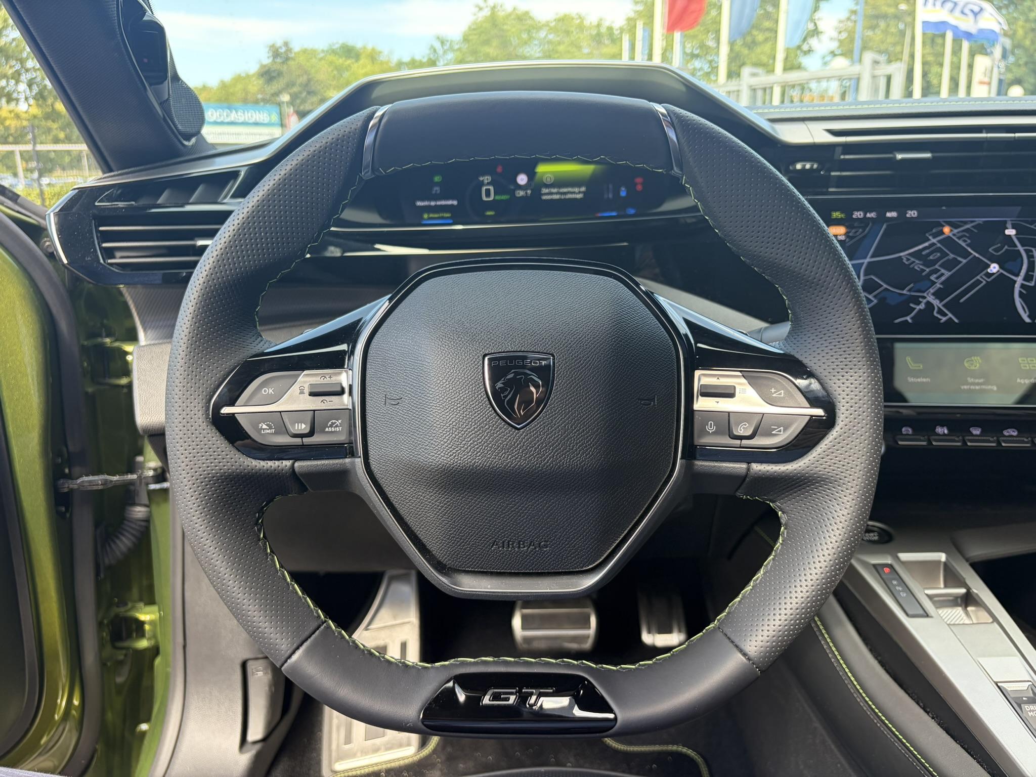 Foto van Peugeot E-408