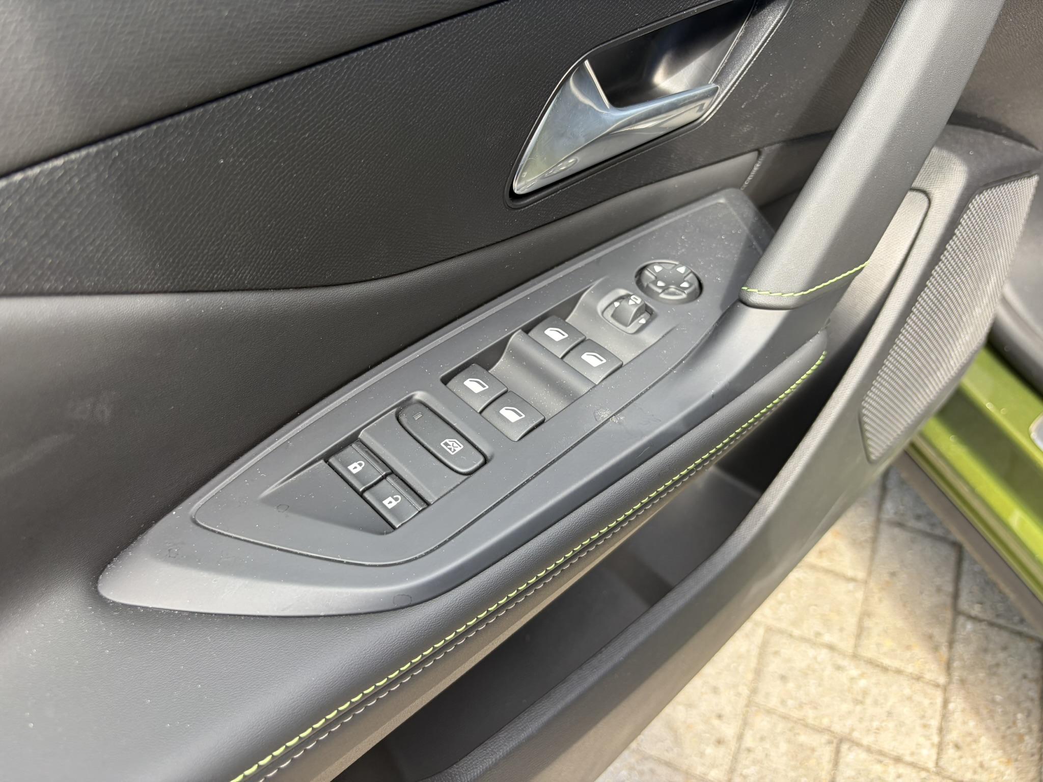 Foto van Peugeot E-408