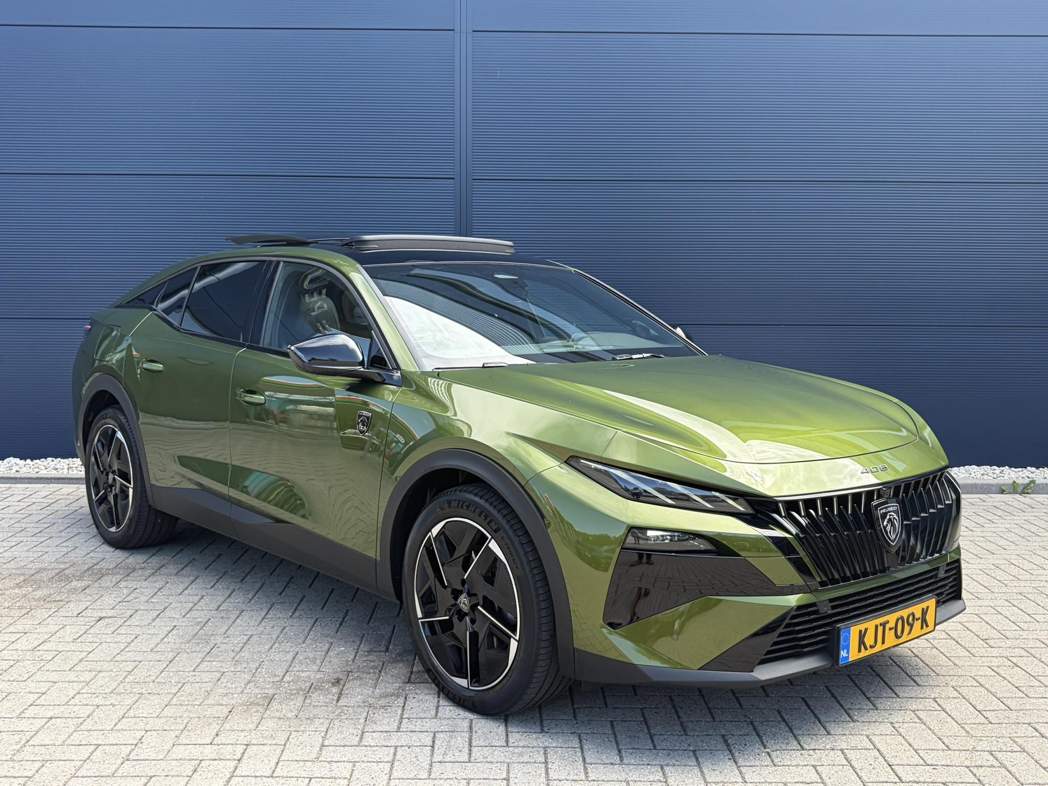 Foto van Peugeot E-408