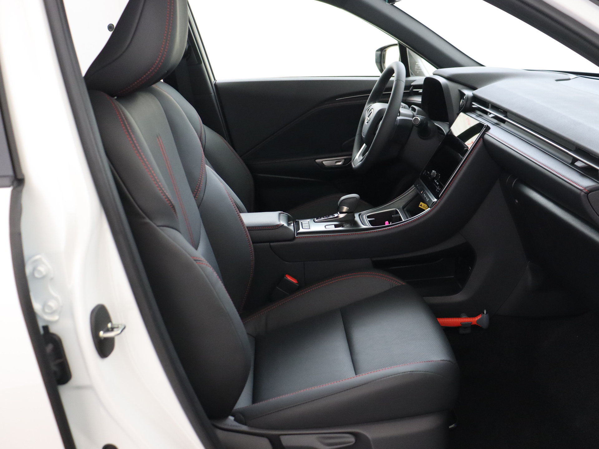 Foto van Lexus LBX