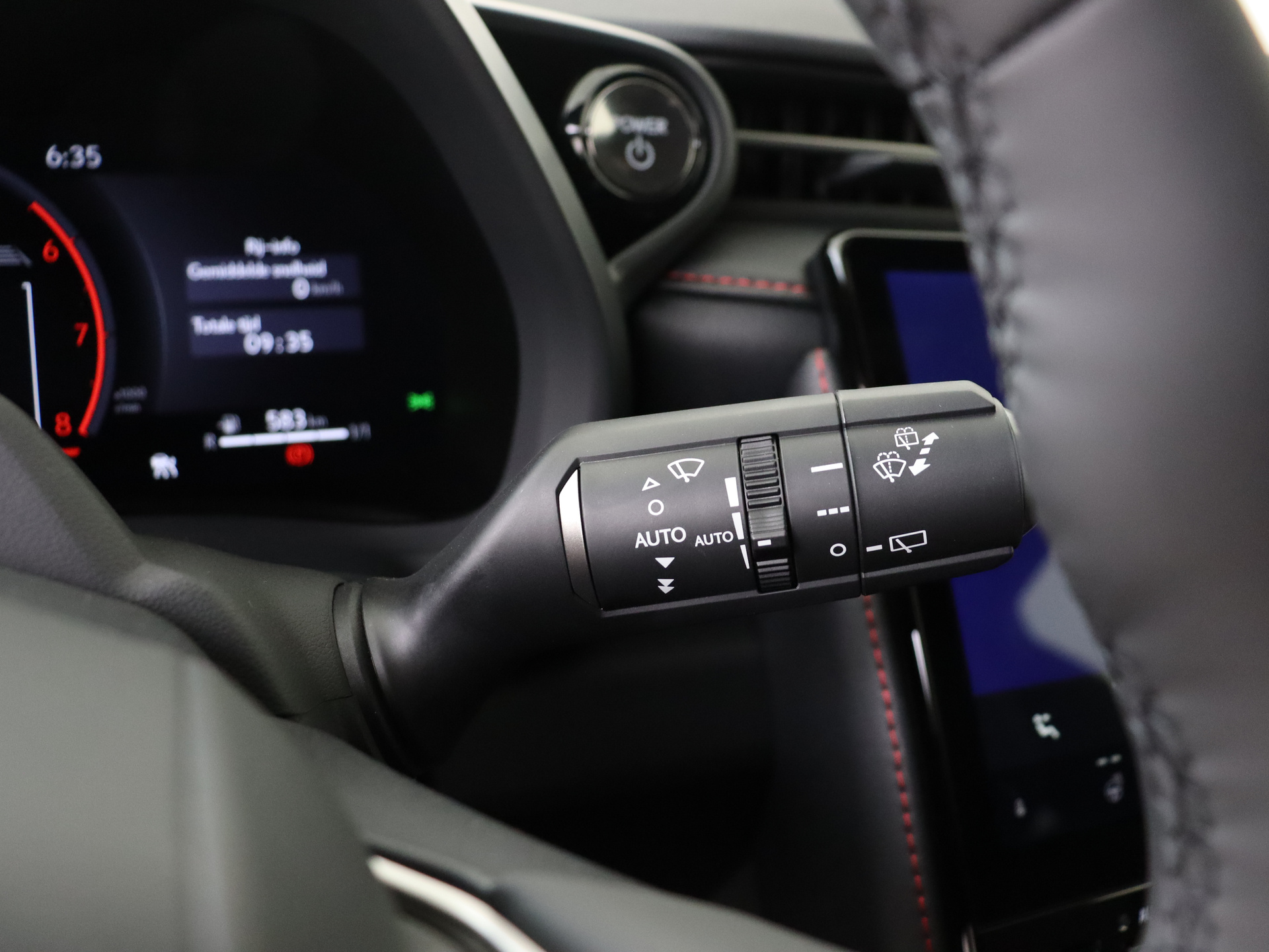 Foto van Lexus LBX