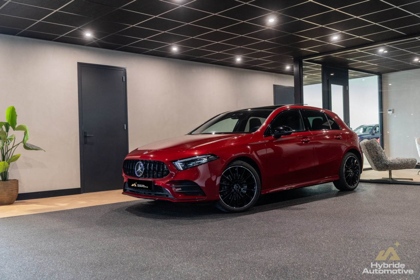 Mercedes-Benz A-klasse 250 e Premium Plus | Pano | Burmester | Memory | Multibeam | AMG pakket 2021 - voorkant