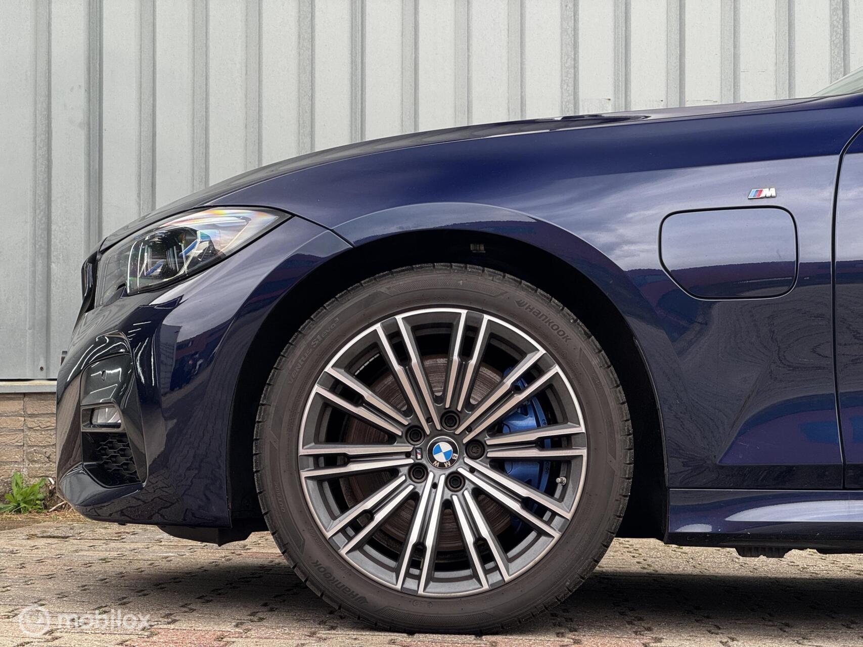 Foto van BMW 330e xDrive