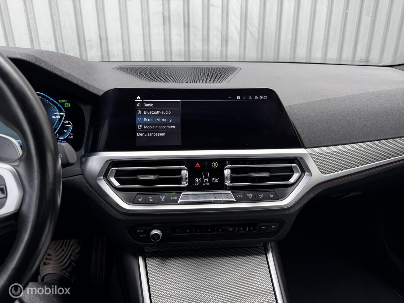 Foto van BMW 330e xDrive