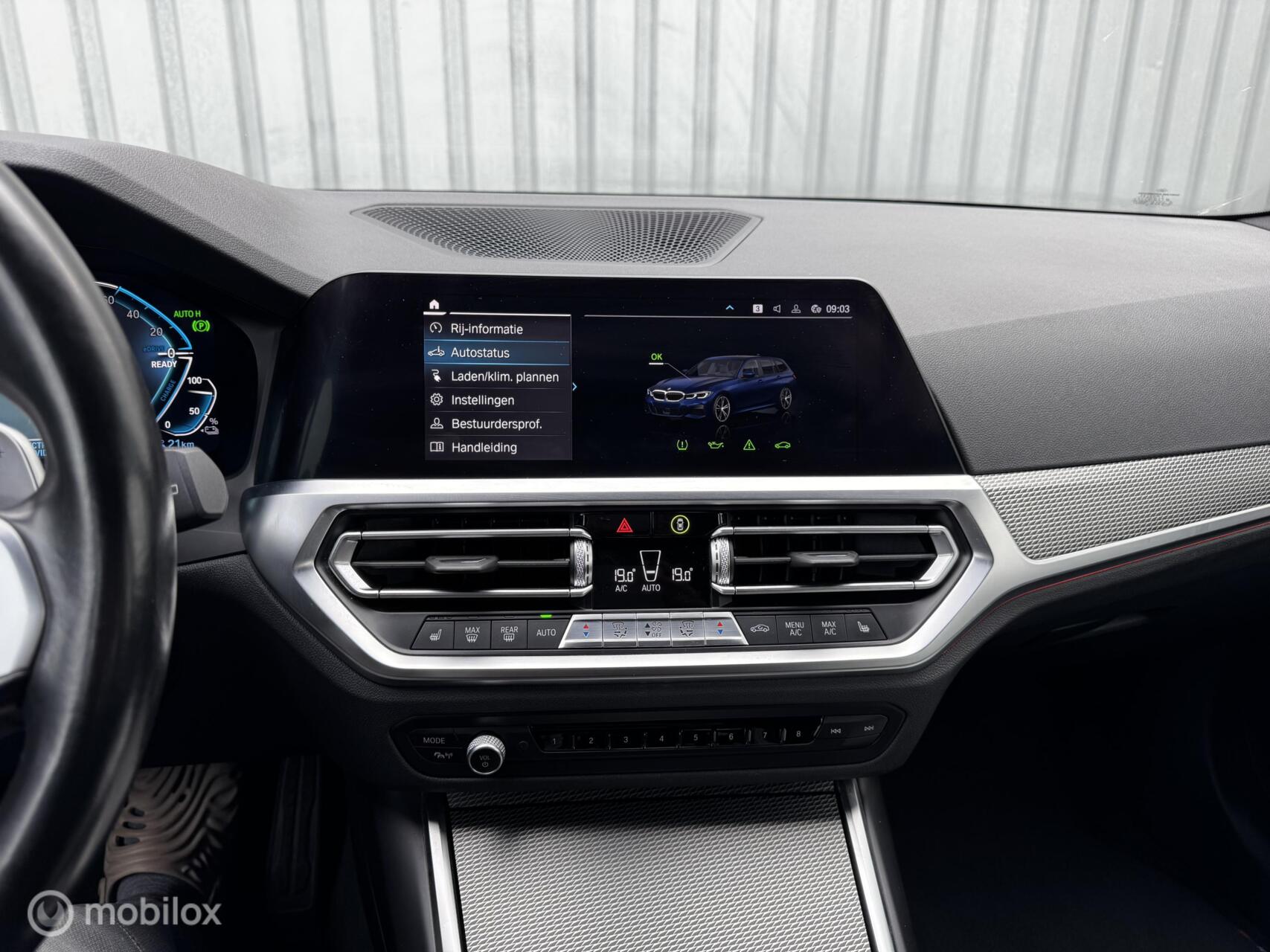Foto van BMW 330e xDrive