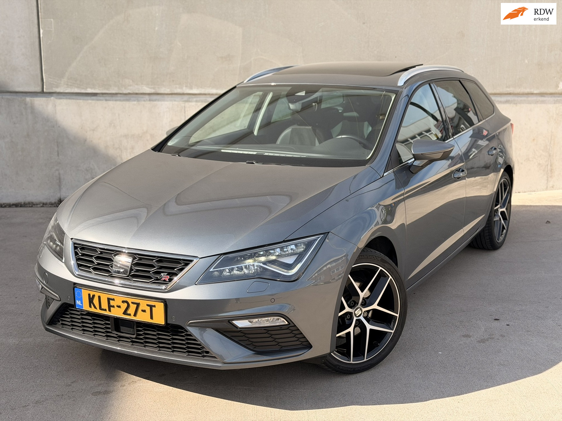 Seat Leon ST FR 1.4 TSI DSG Pano 18' Camera CarPlay ACC Sfeerverlichting 2018 - voorkant