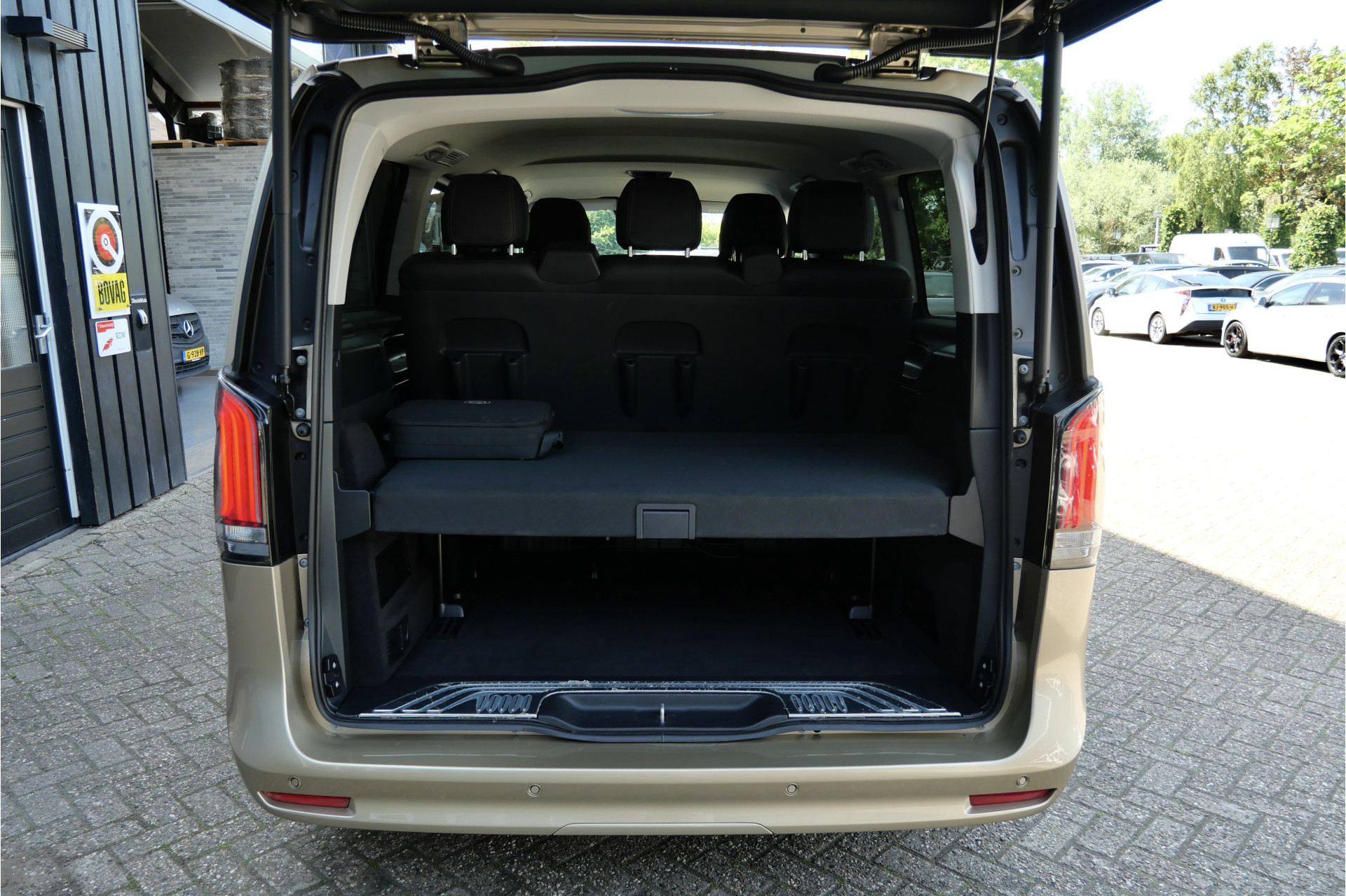Foto van Mercedes-Benz Eqv