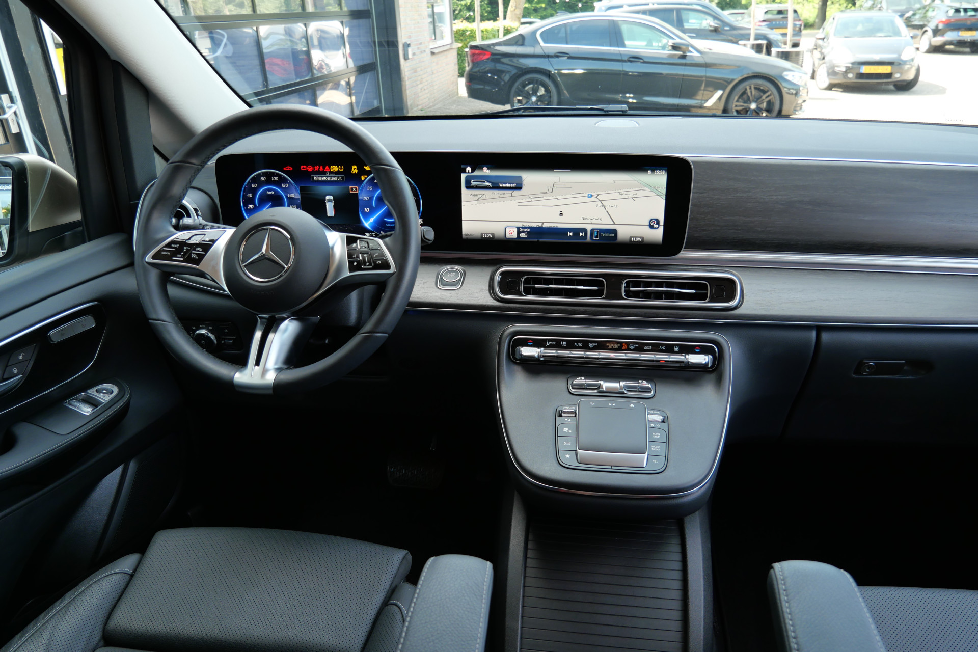 Foto van Mercedes-Benz Eqv