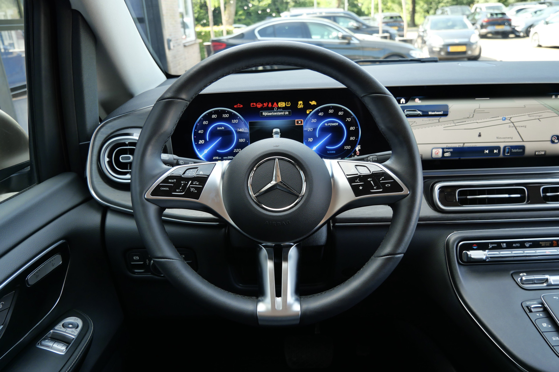Foto van Mercedes-Benz Eqv
