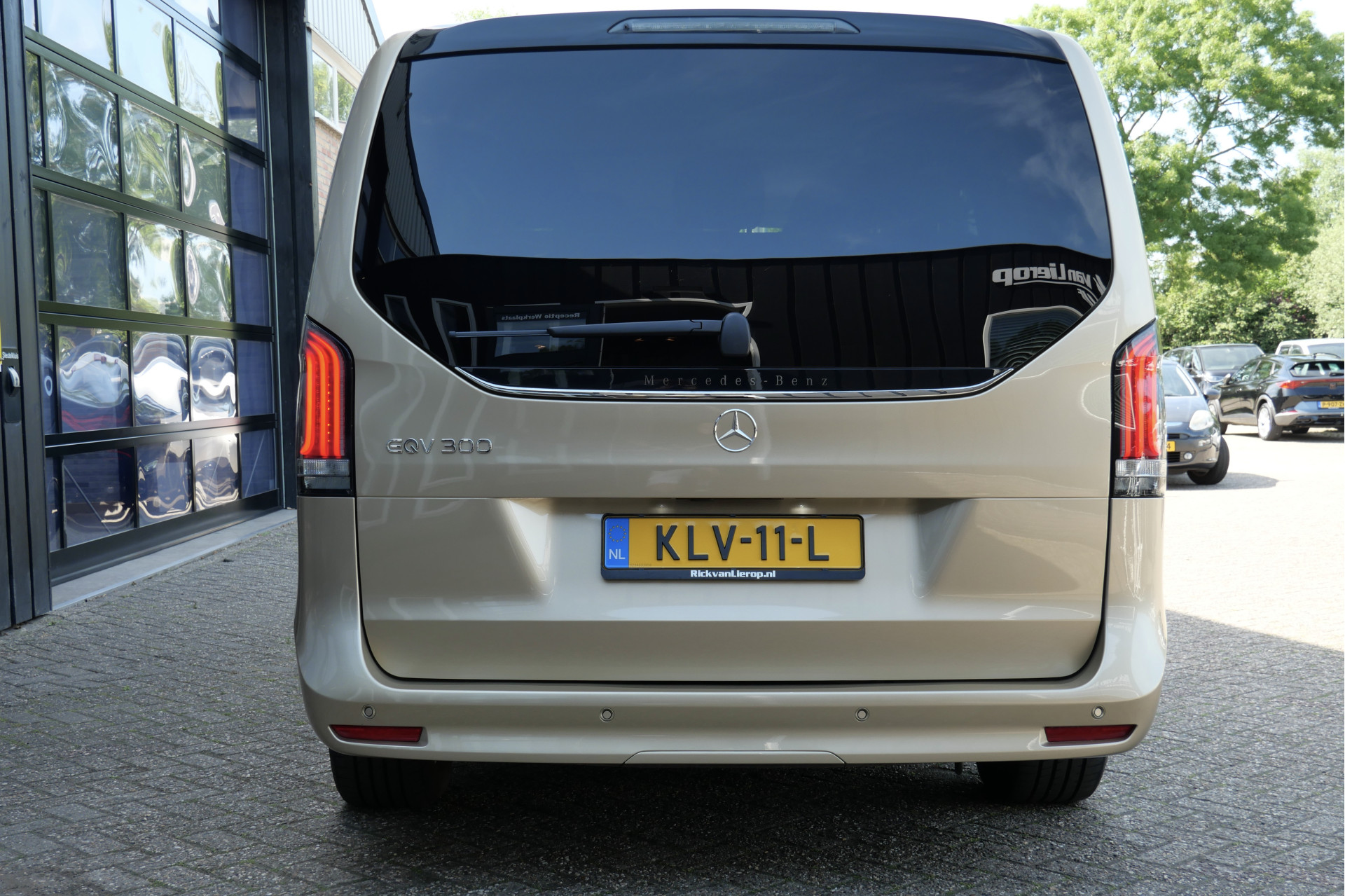 Foto van Mercedes-Benz Eqv