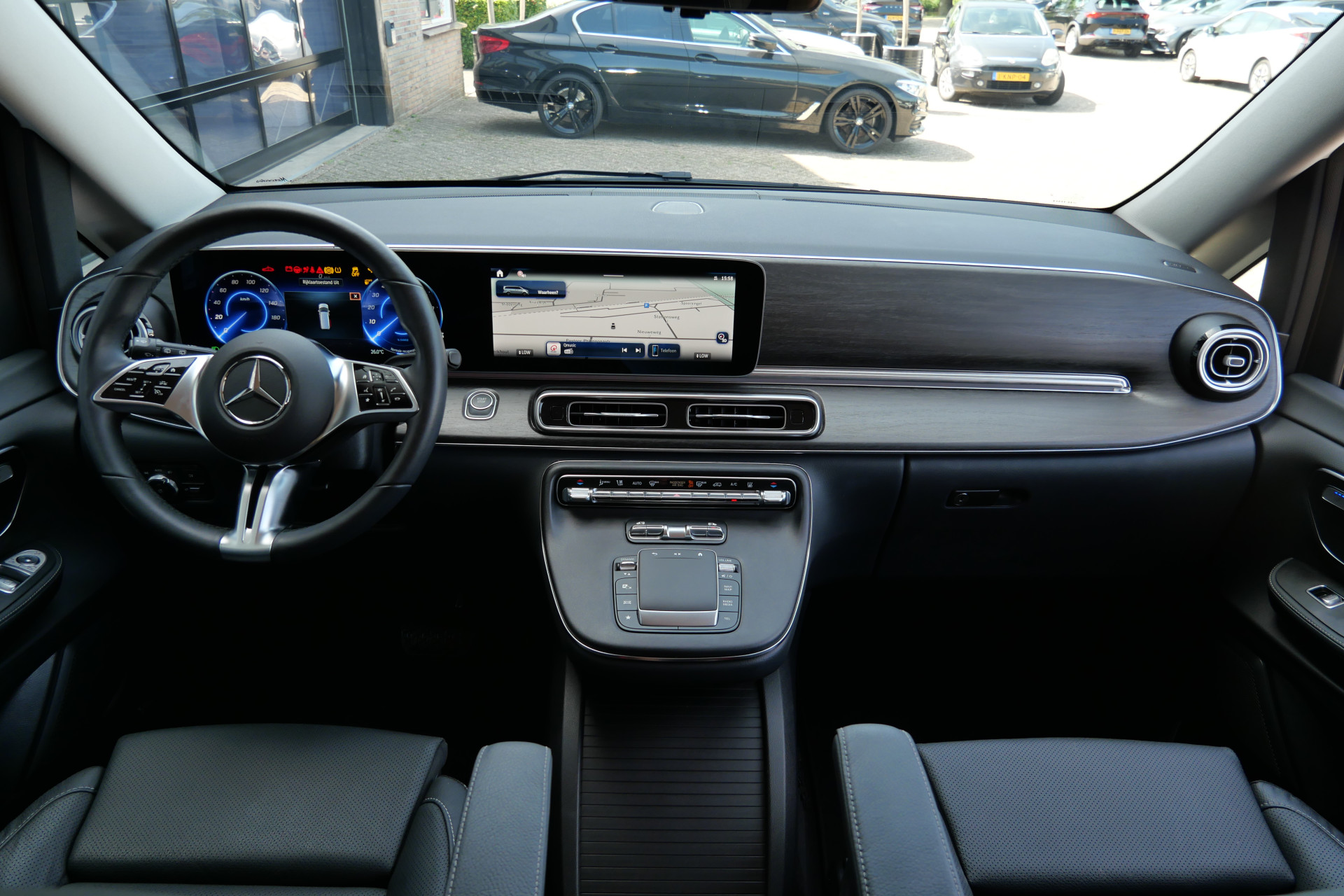 Foto van Mercedes-Benz Eqv