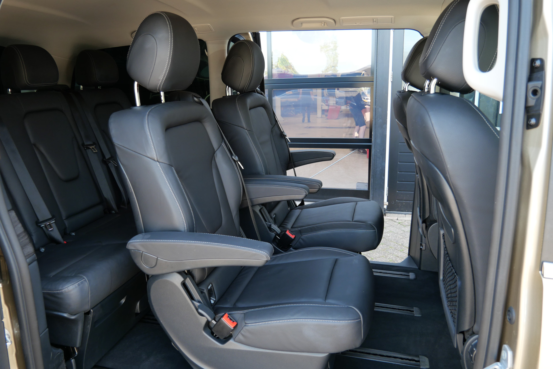 Foto van Mercedes-Benz Eqv