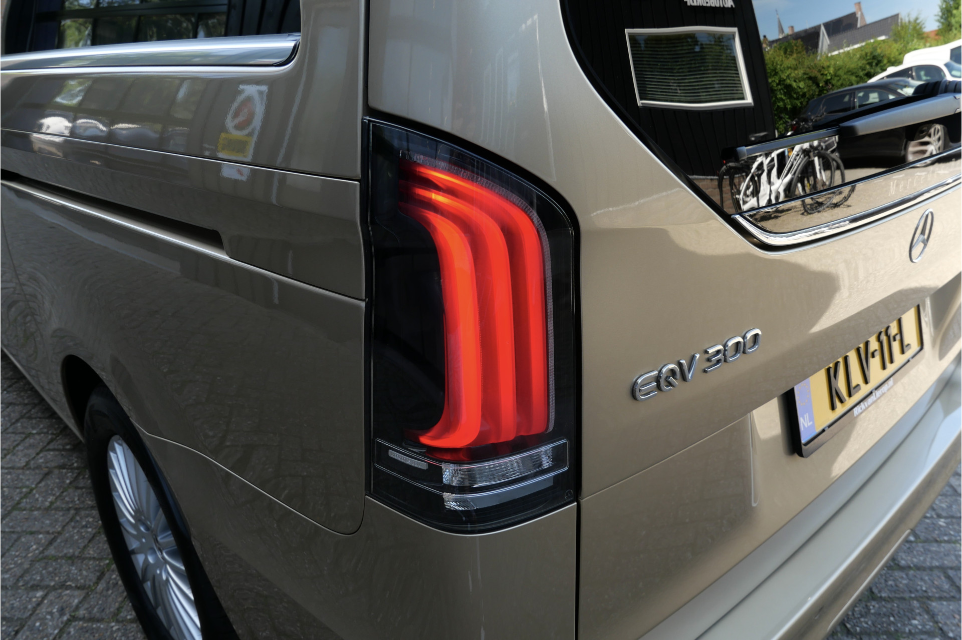 Foto van Mercedes-Benz Eqv