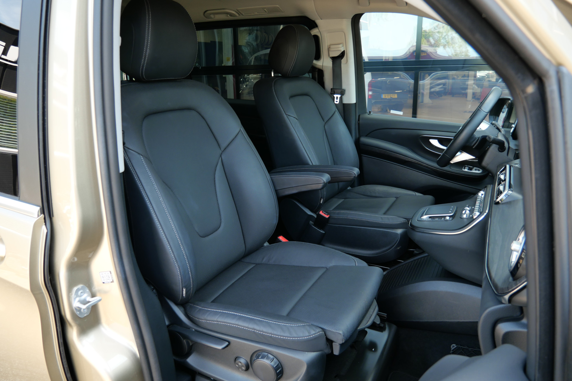 Foto van Mercedes-Benz Eqv