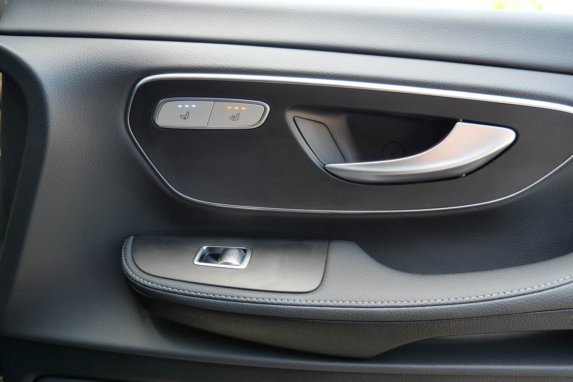 Foto van Mercedes-Benz Eqv