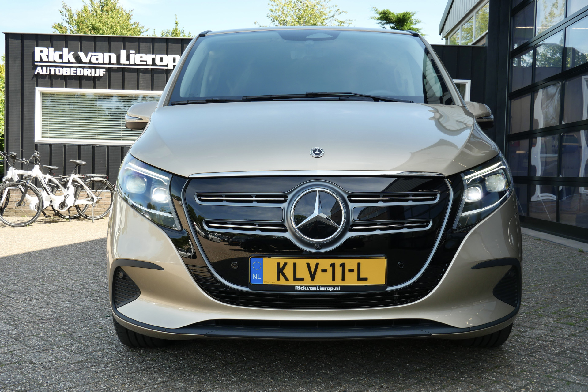 Foto van Mercedes-Benz Eqv
