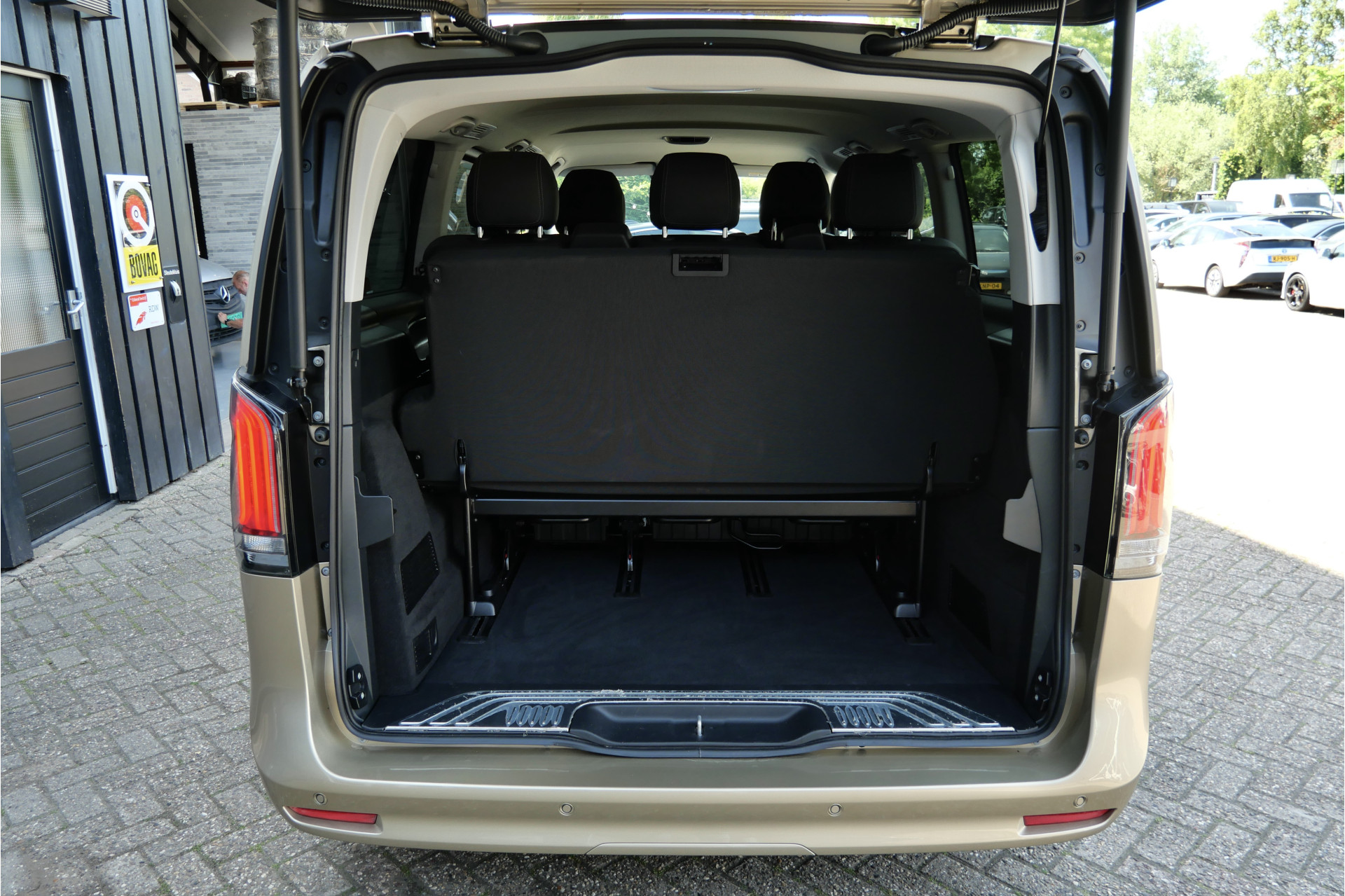Foto van Mercedes-Benz Eqv