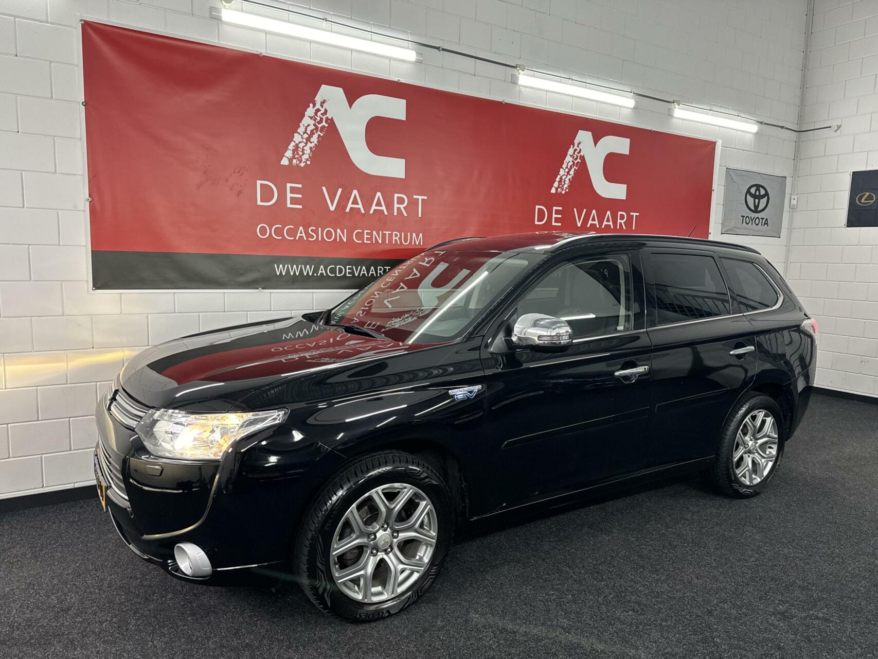 Mitsubishi Outlander 2.0 PHEV Instyle - VERKOCHT! 2013 - voorkant