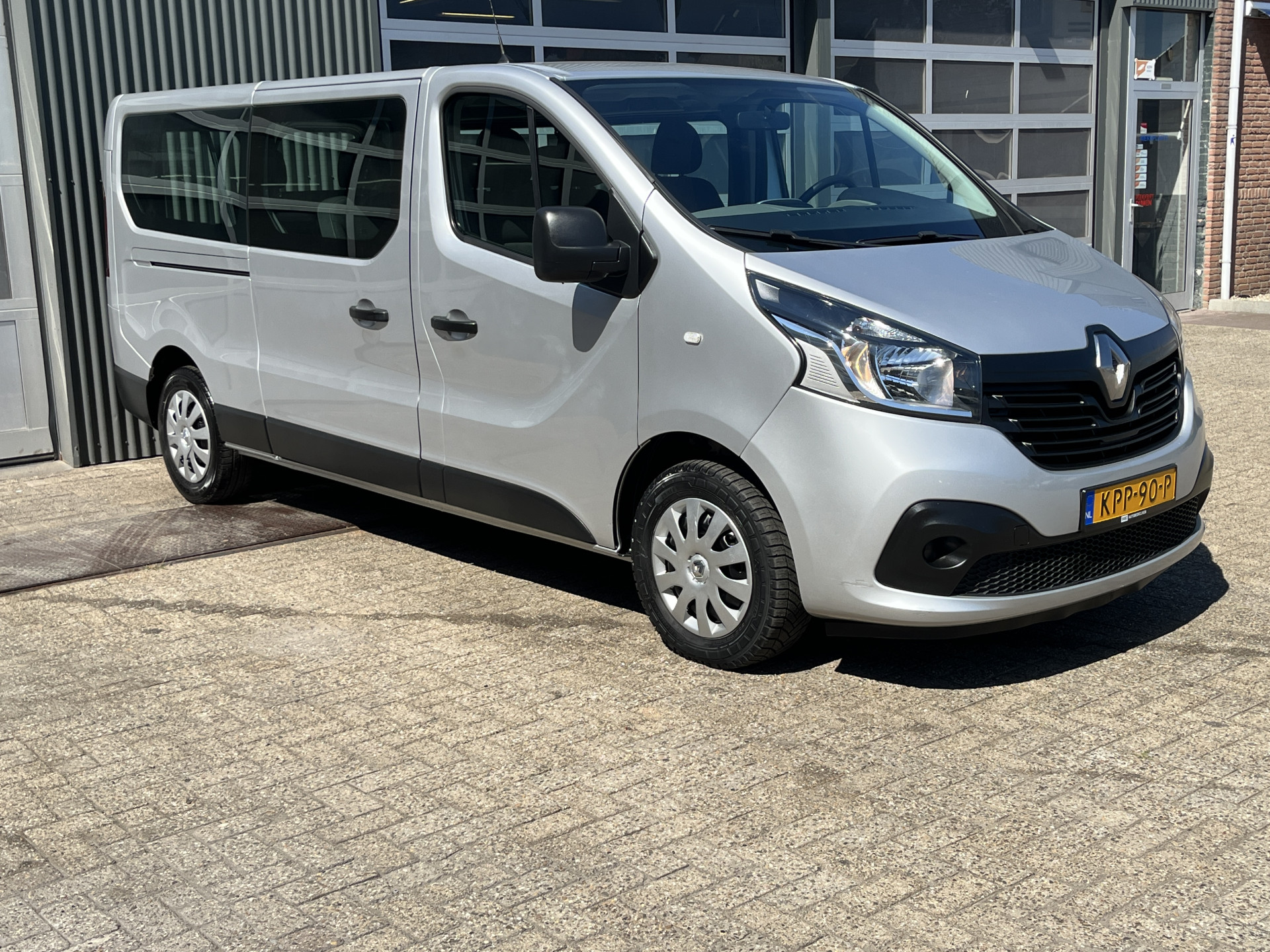 Renault Trafic Passenger 1.6 dCi  122pk Grand Intens Energy 2019 - voorkant