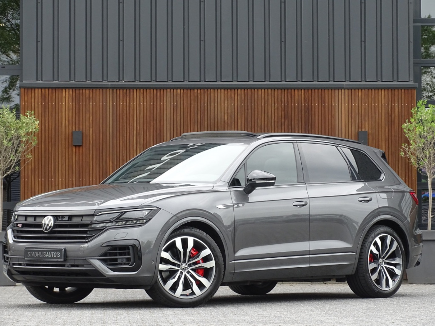 Volkswagen Touareg R 3.0 e-Hybrid 462PK 4-Motion R / Massage / Dynaudio / 360° 2020 - voorkant