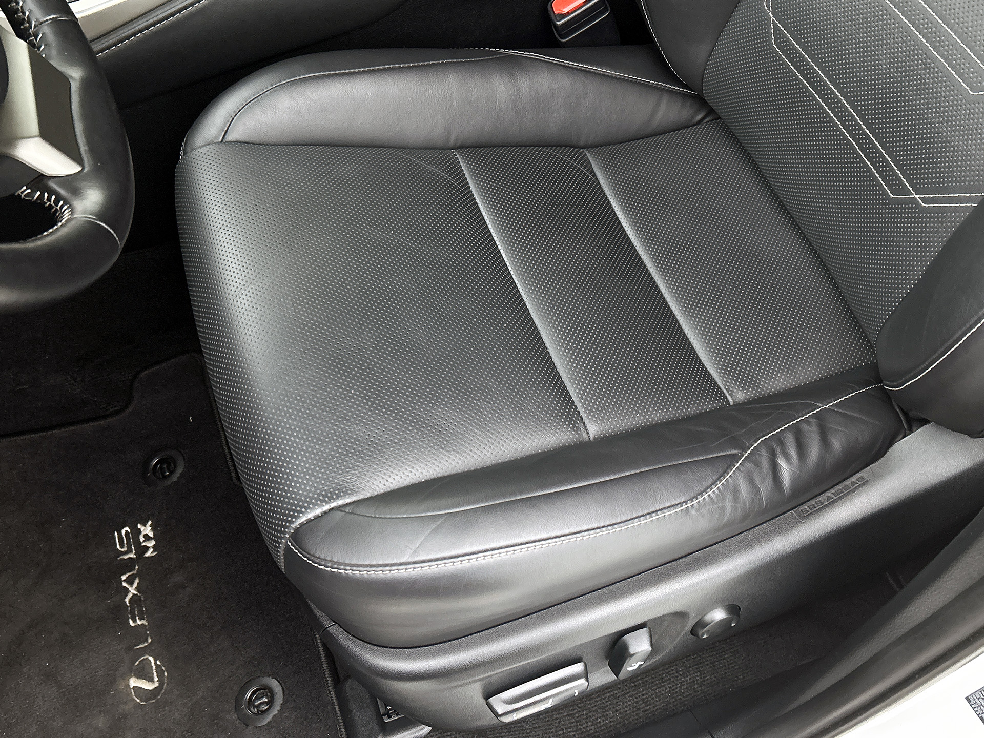 Foto van Lexus NX