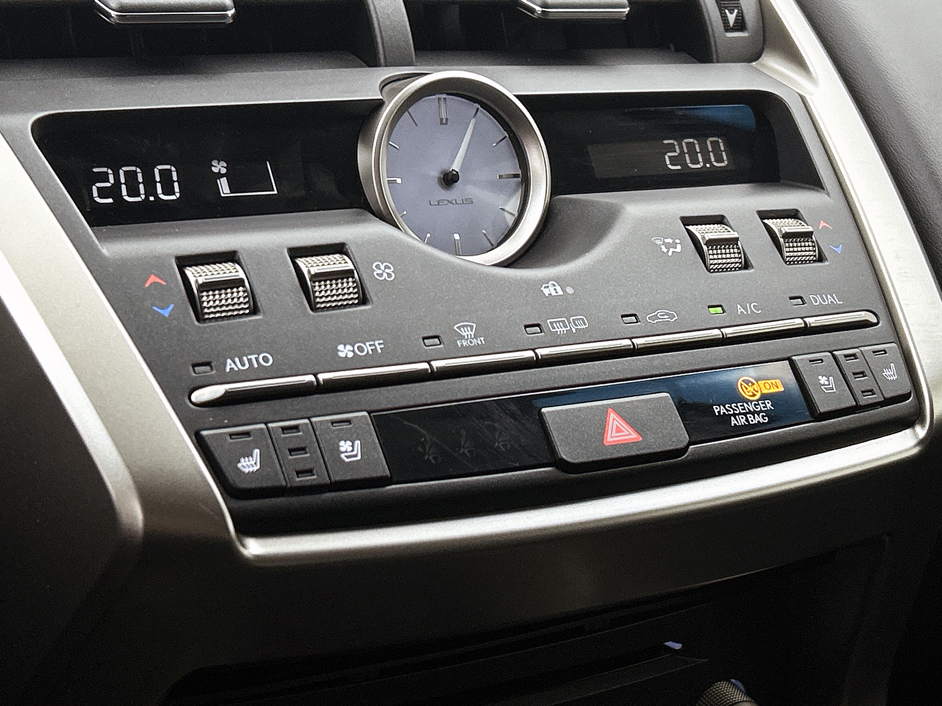 Foto van Lexus NX