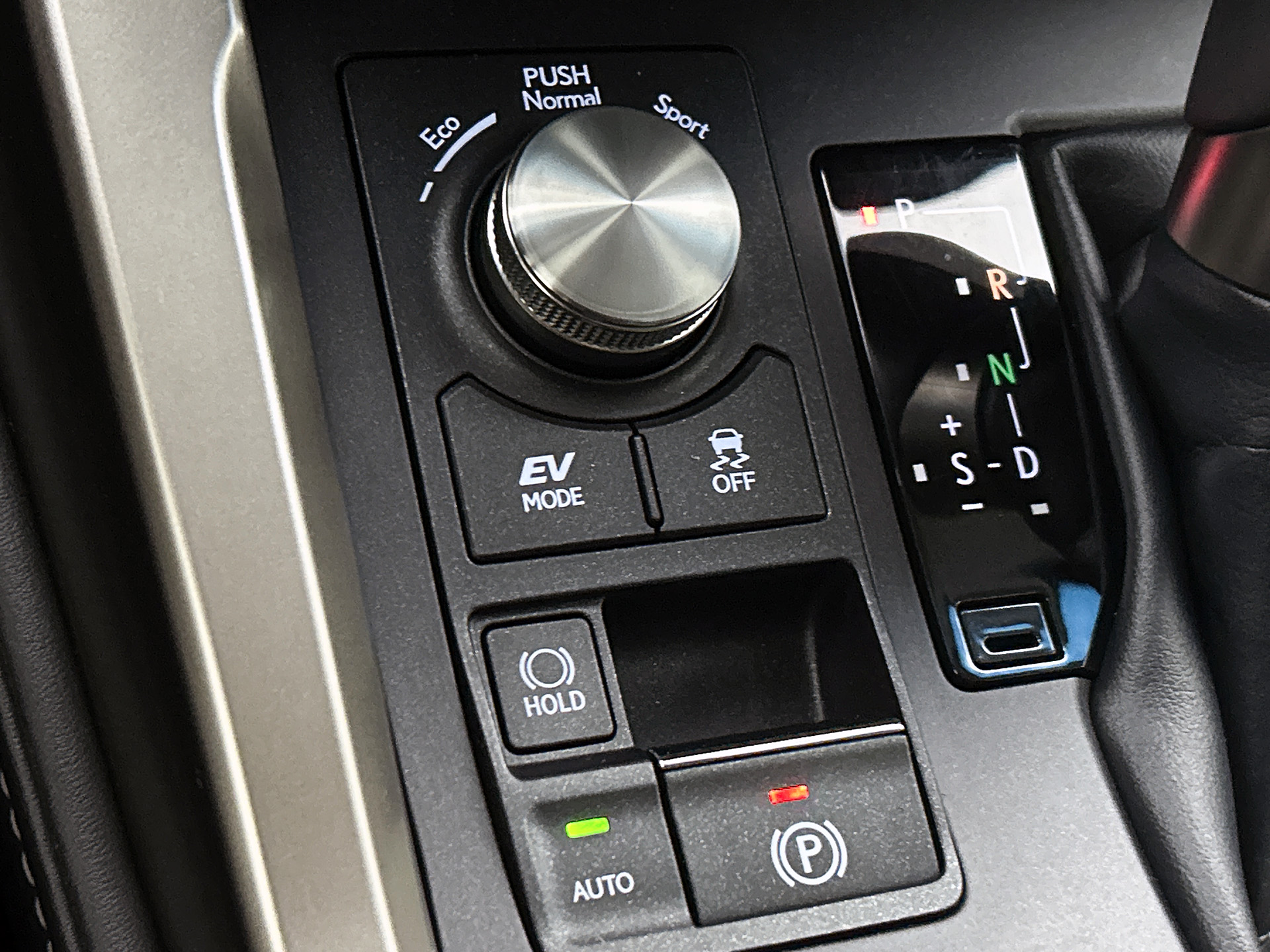 Foto van Lexus NX
