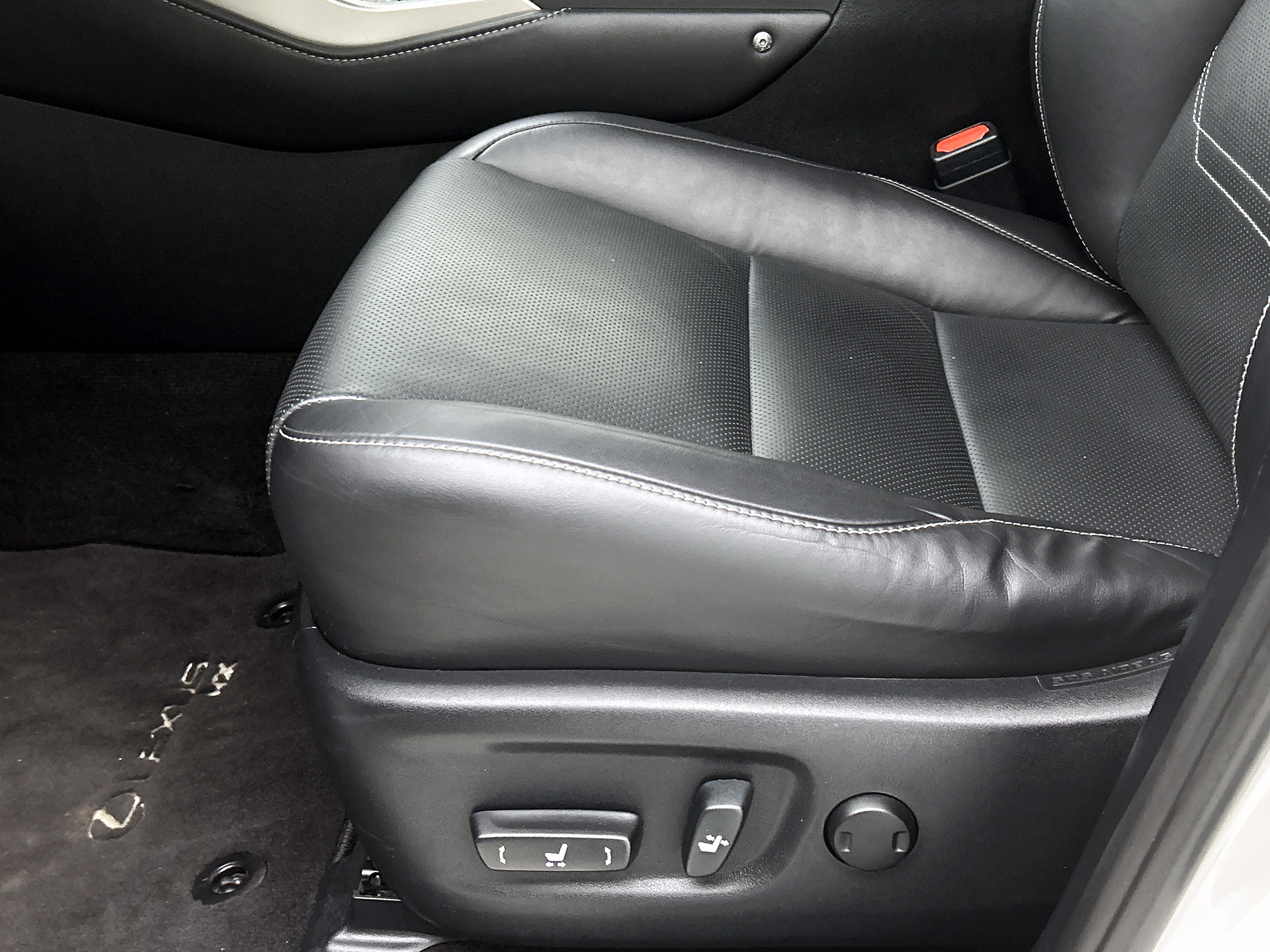 Foto van Lexus NX