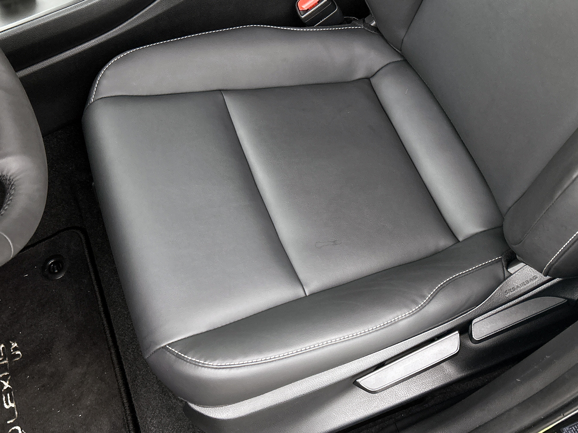 Foto van Lexus Lexus Ux300h