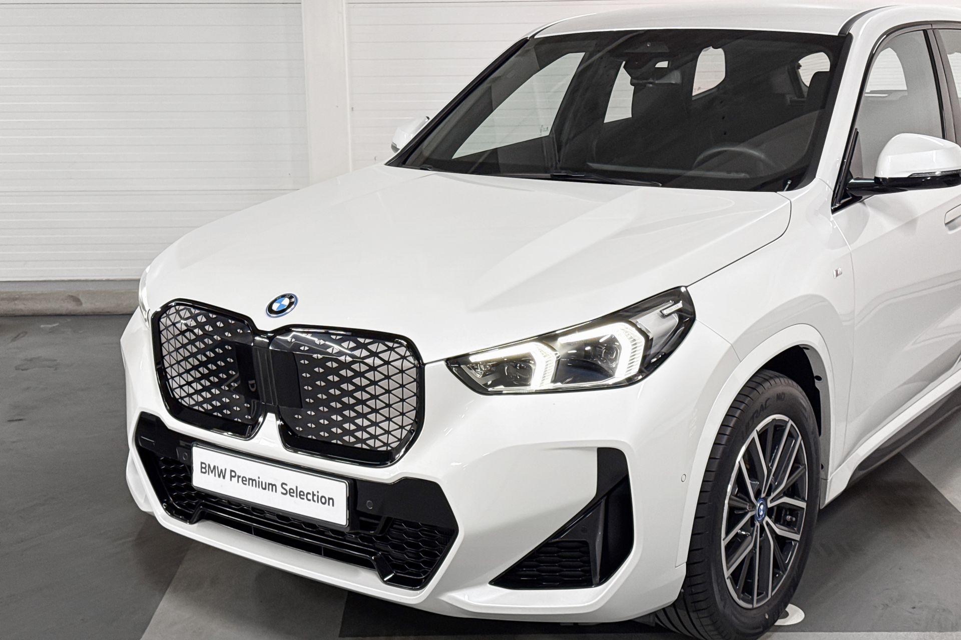 Foto van BMW Ix1