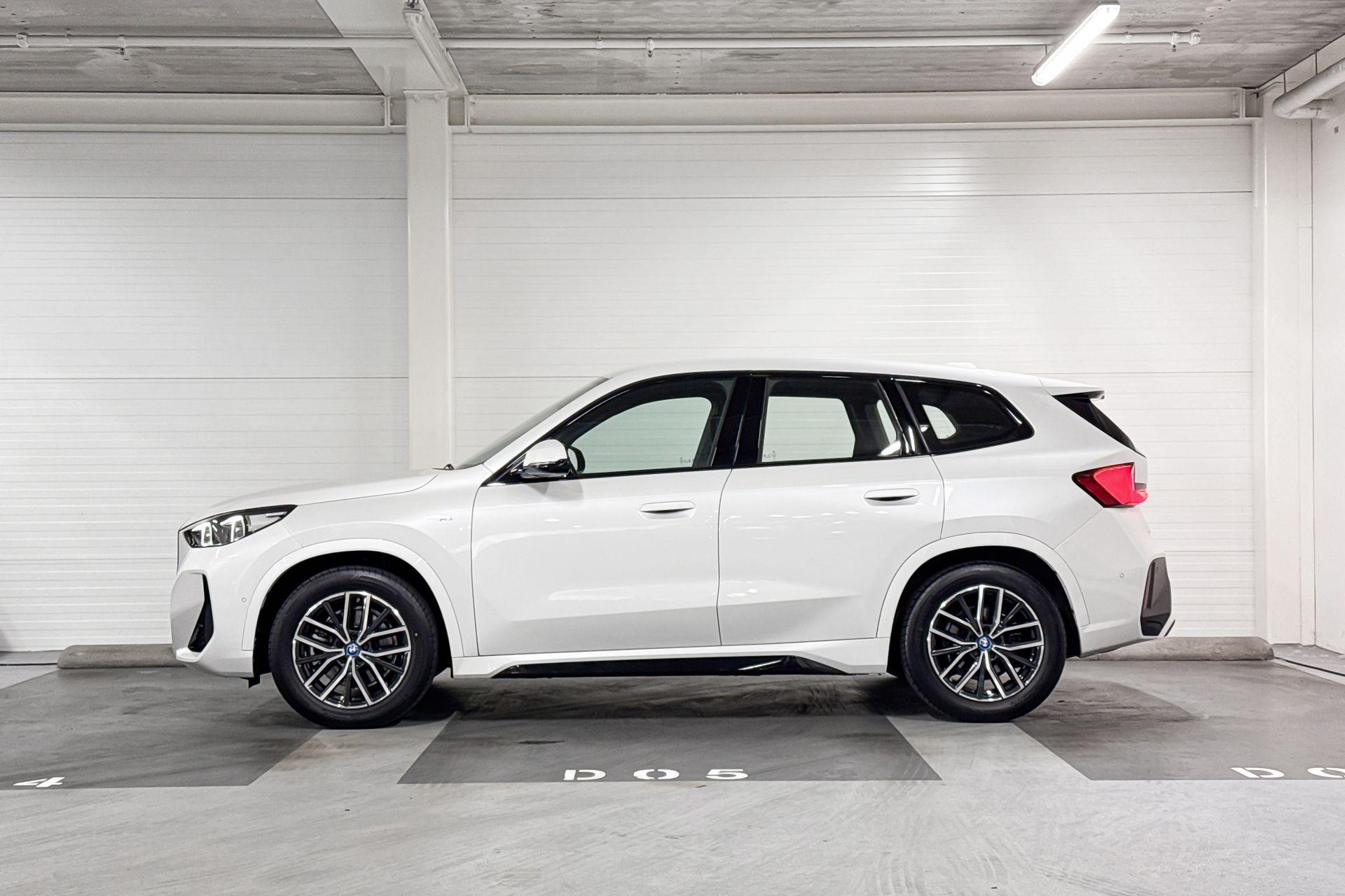 Foto van BMW Ix1