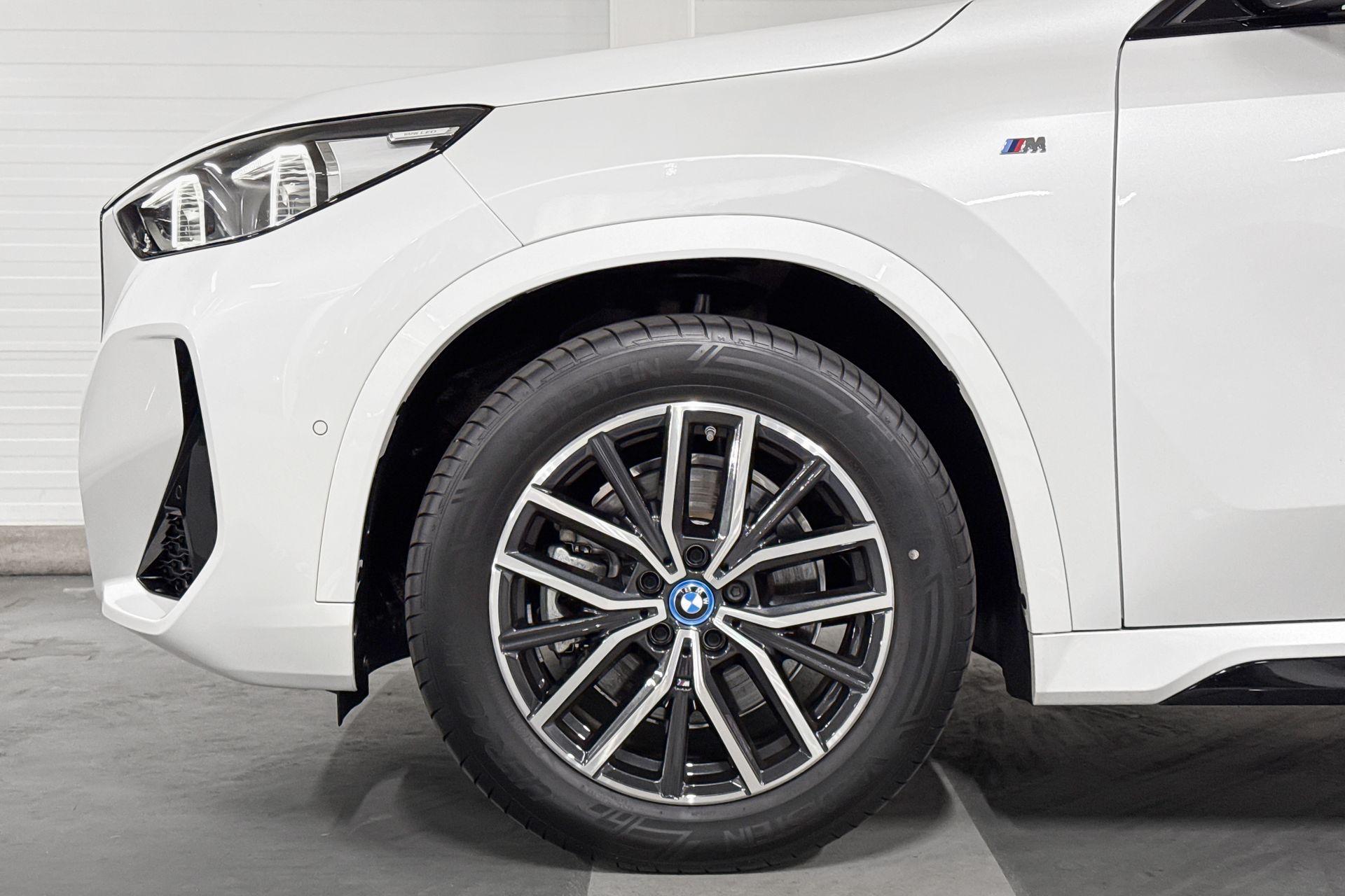 Foto van BMW Ix1