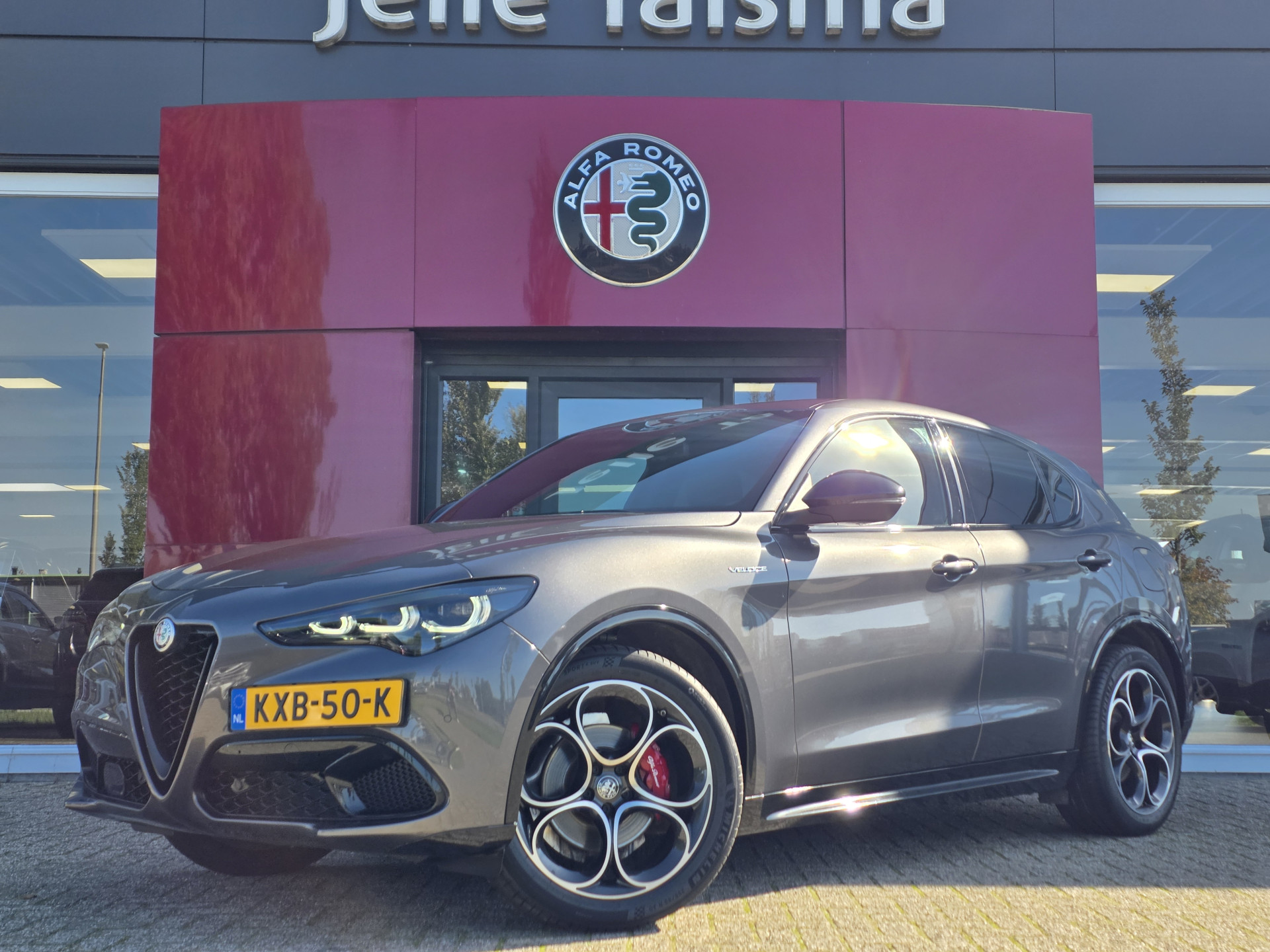 Alfa Romeo Stelvio 2.0 T AWD Veloce | PackDrive Assist | 20" Velgen 2024 - voorkant