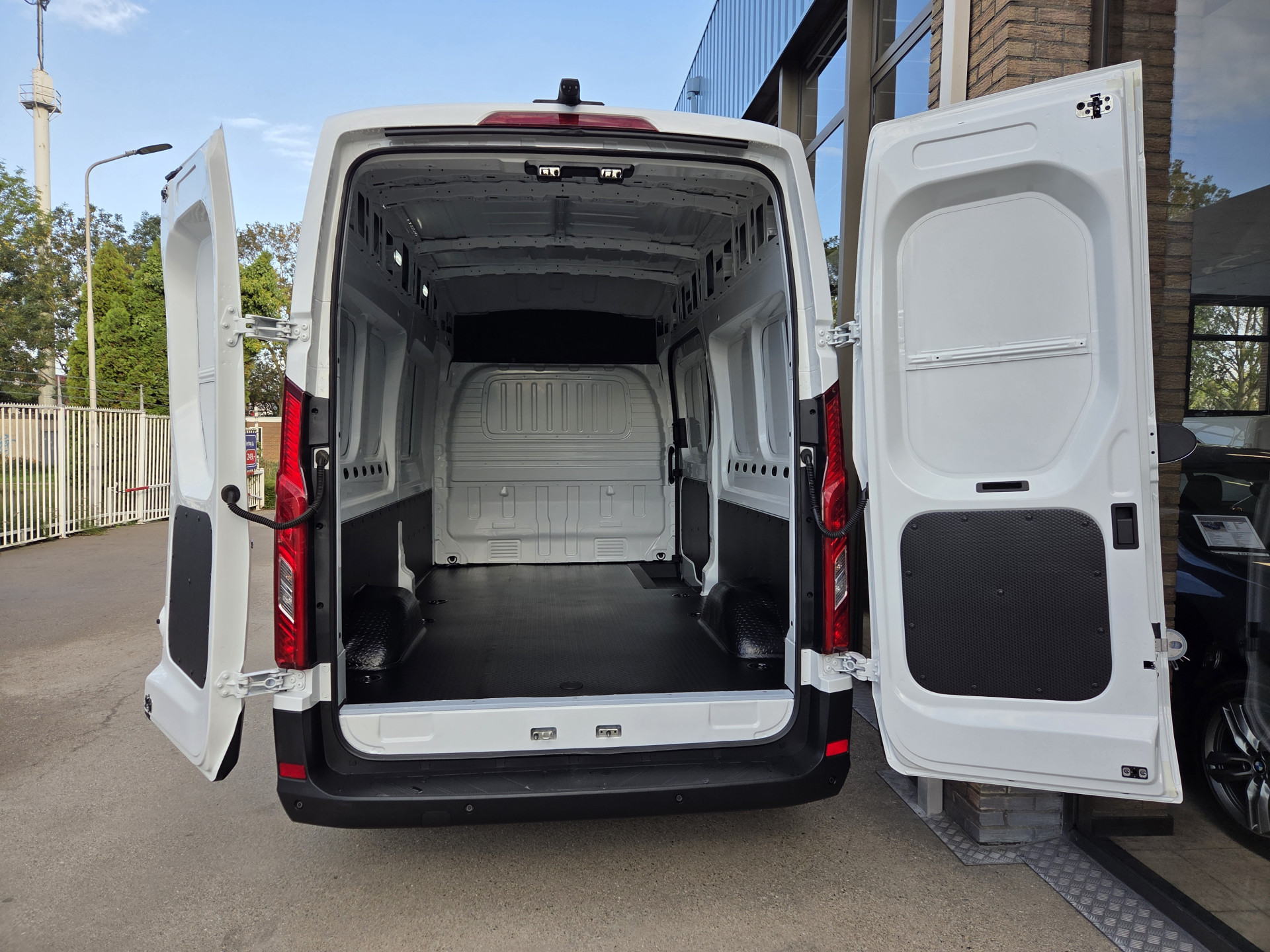 Foto van Maxus Edeliver 9
