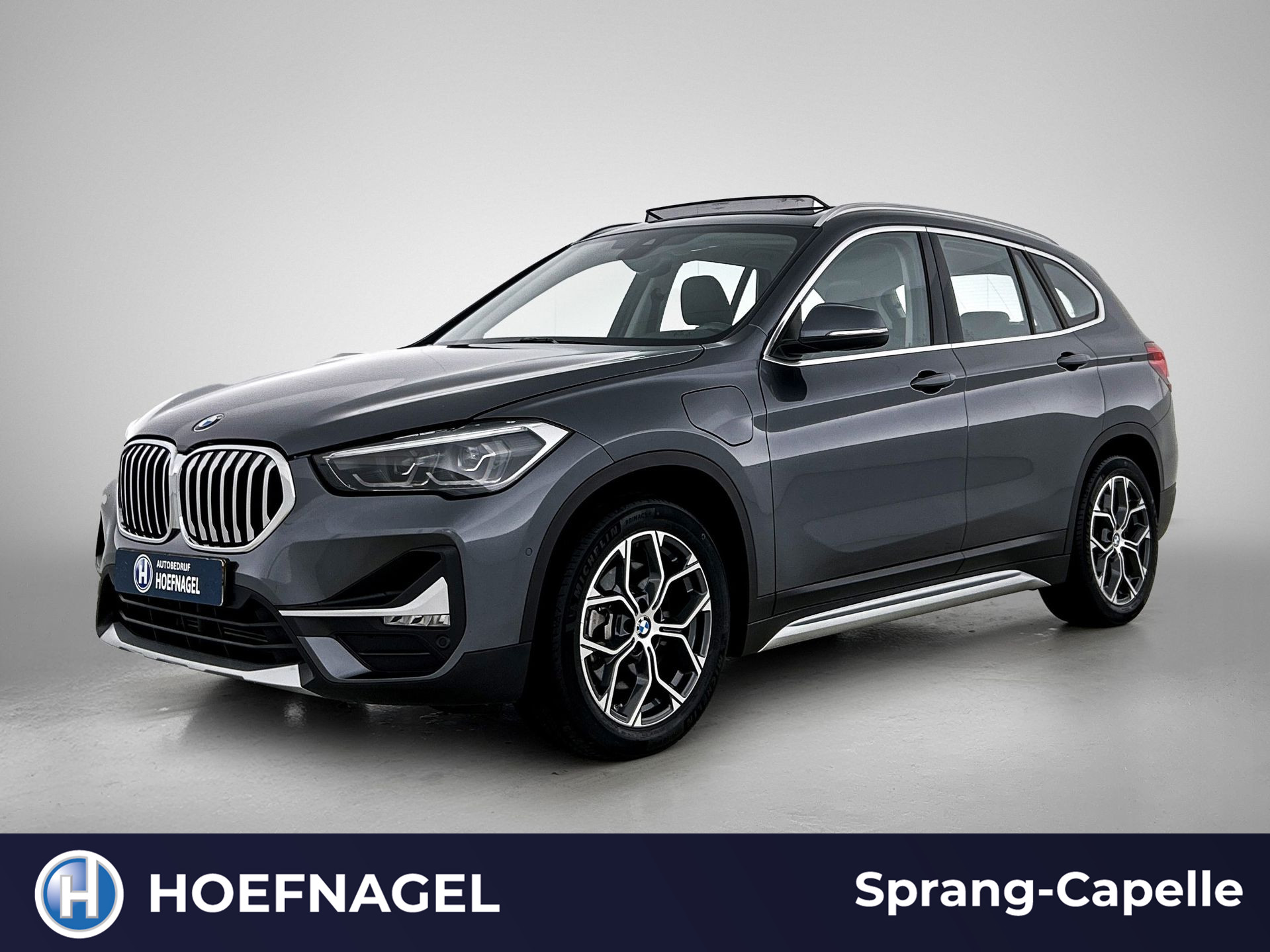 BMW X1 XDrive25e xLine | Panodak | Camera | Stoelverwarming | Cruise Control 2021 - voorkant