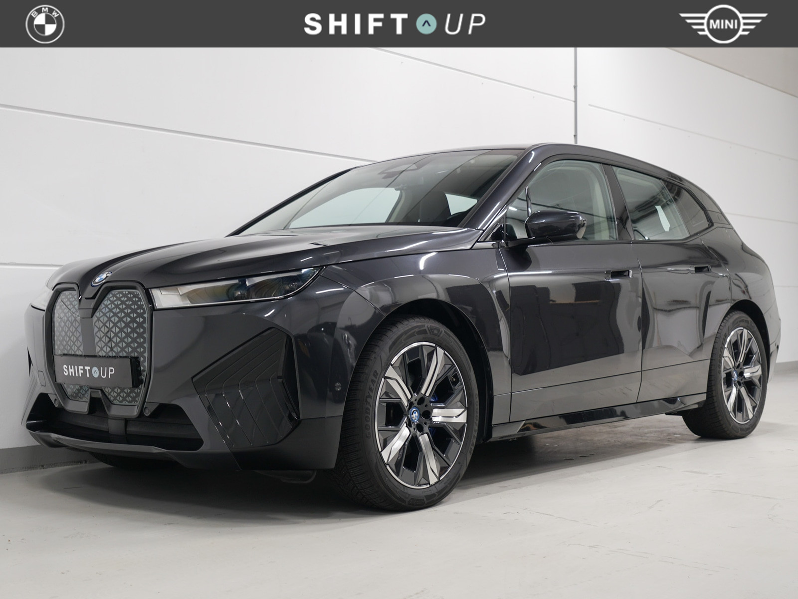 BMW Ix xDrive40 77 kWh Sportpakket | Head Up | Camera 2023 - voorkant