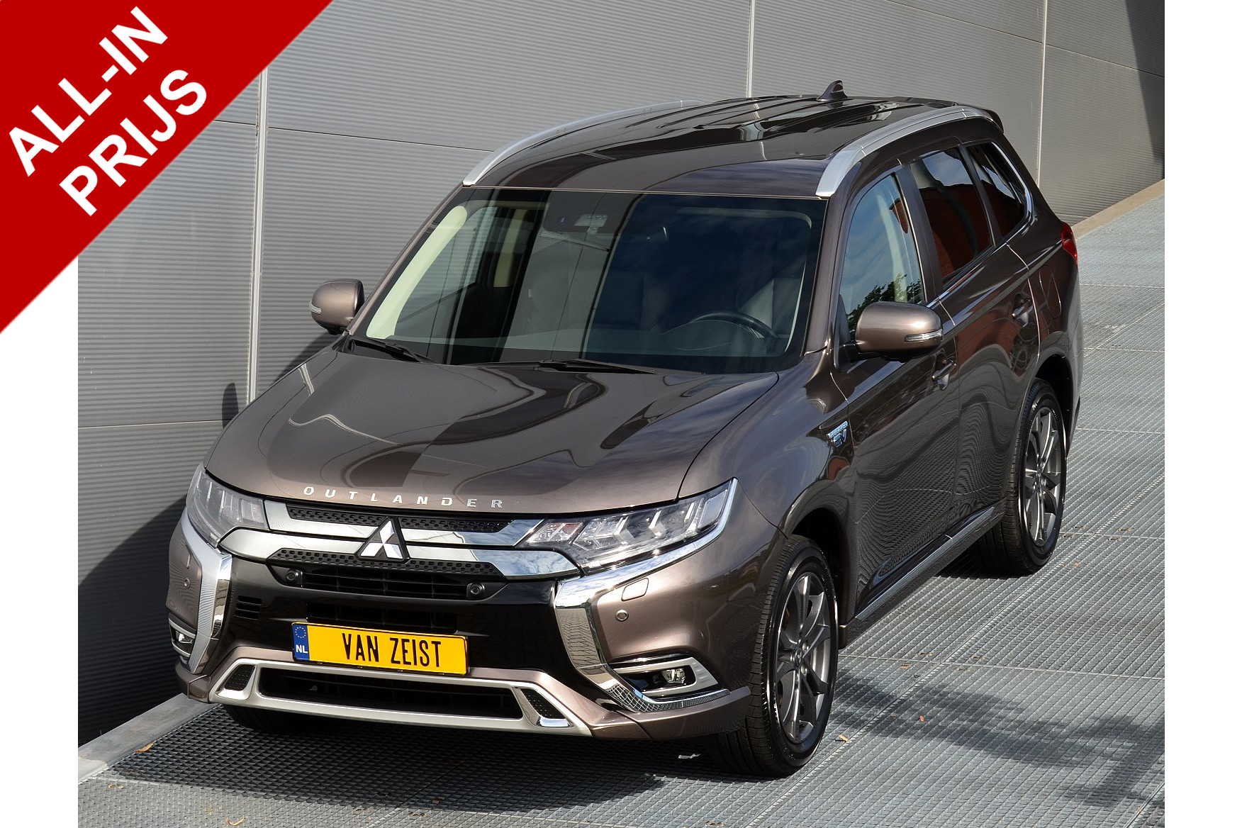 Mitsubishi Outlander PHEV 2.4 INTENSE PLUS 4WD 2020 - voorkant