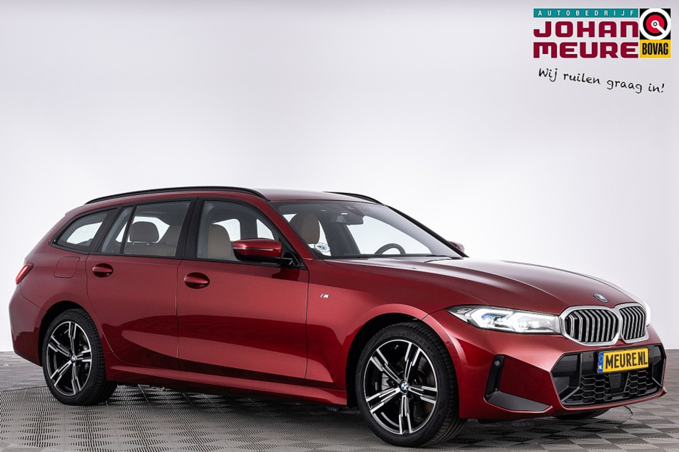 BMW 3 Series 330e Touring M Sport | LEDER | LED | CAMERA | PHEV 2025 - voorkant