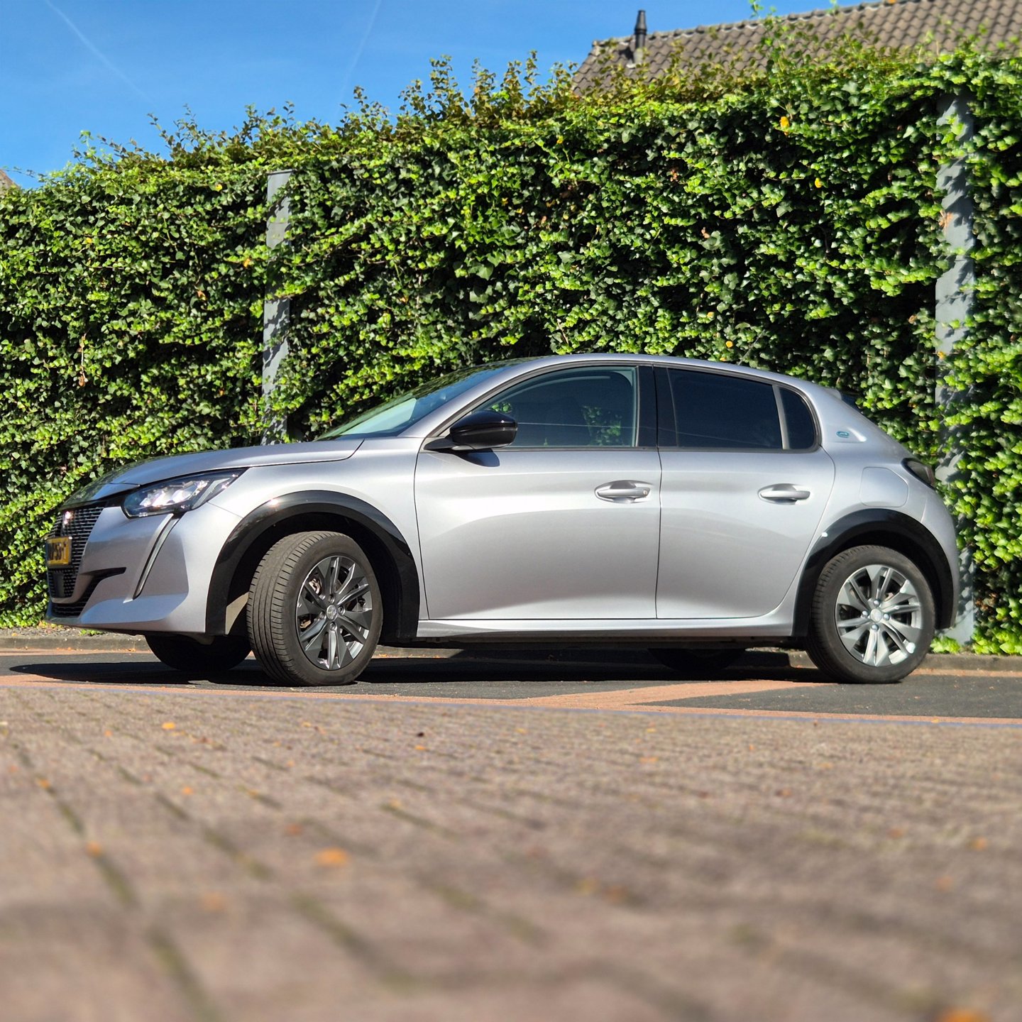 Foto van Peugeot E-208