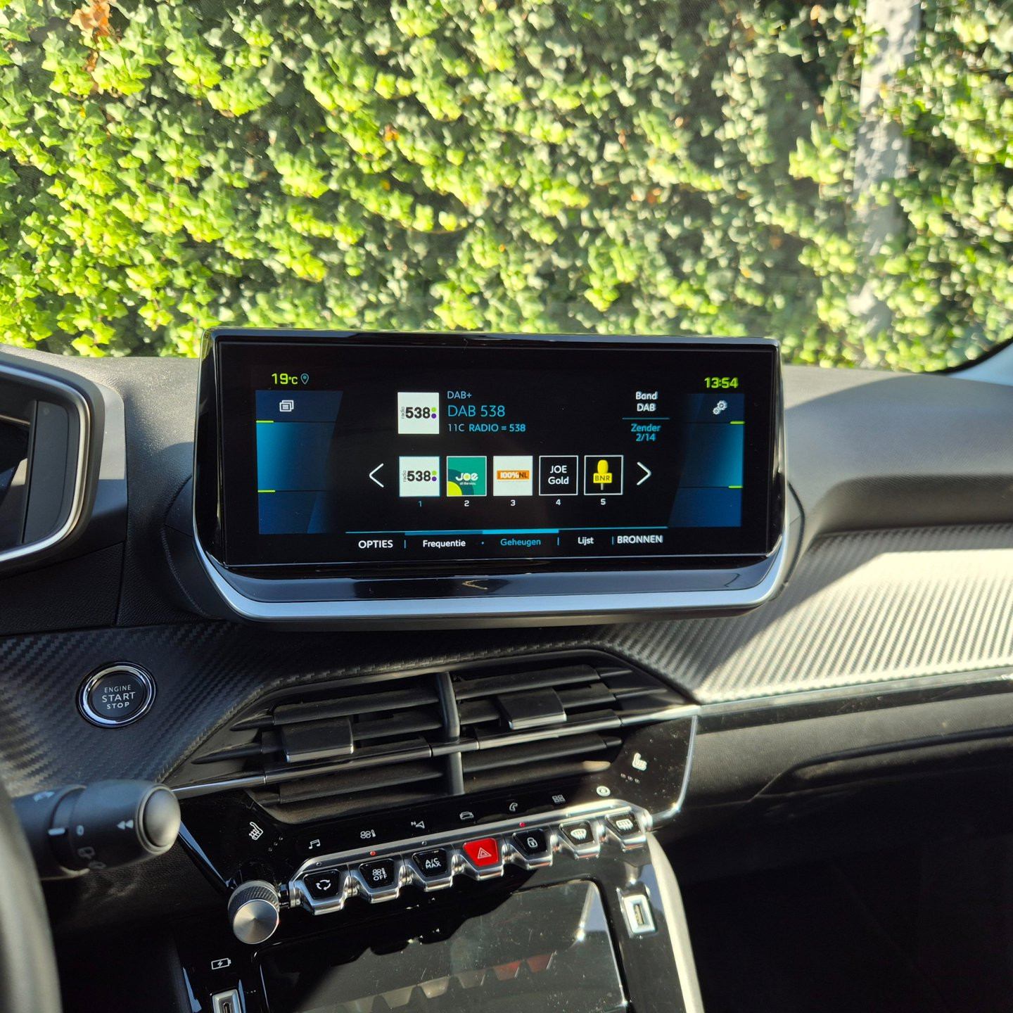 Foto van Peugeot E-208