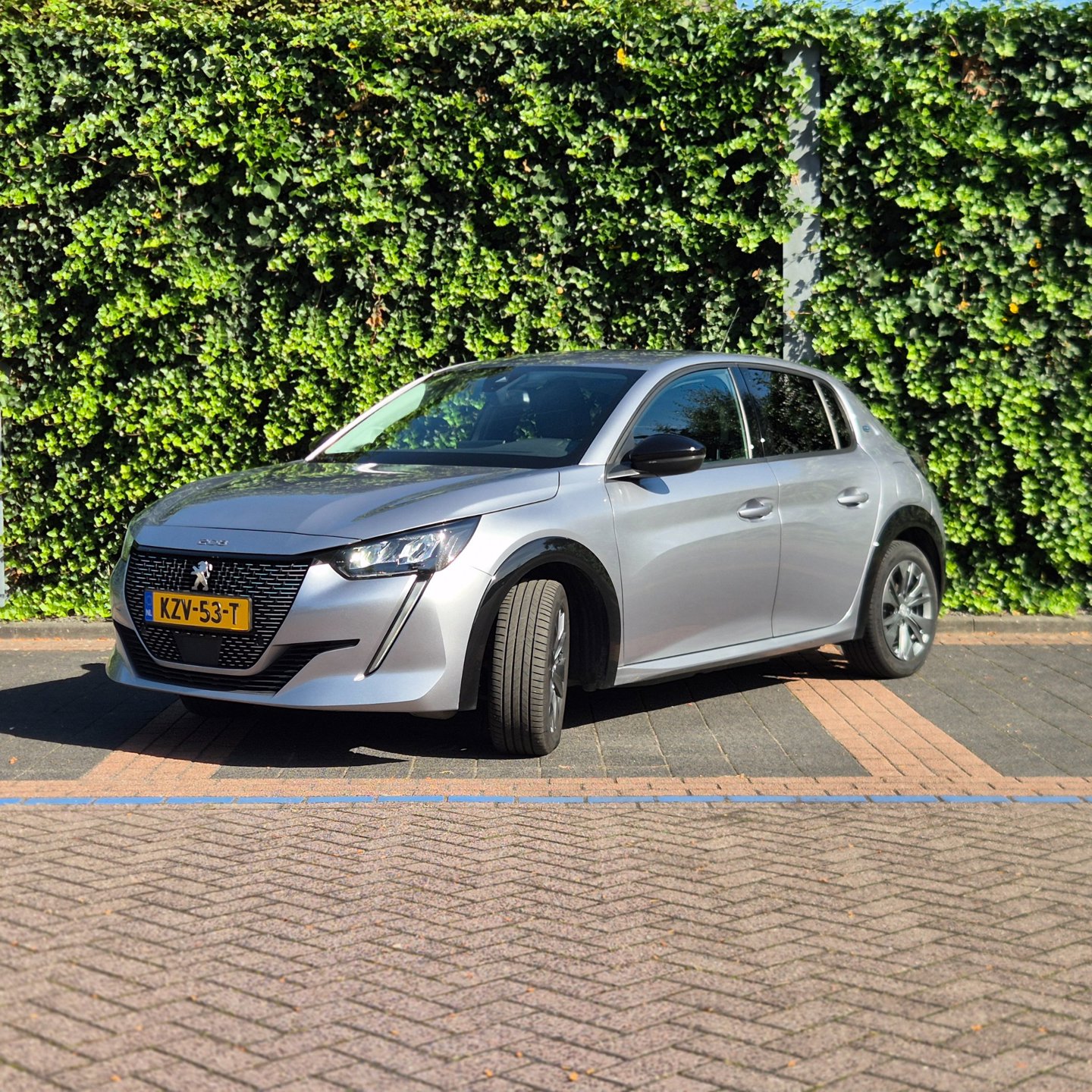 Foto van Peugeot E-208