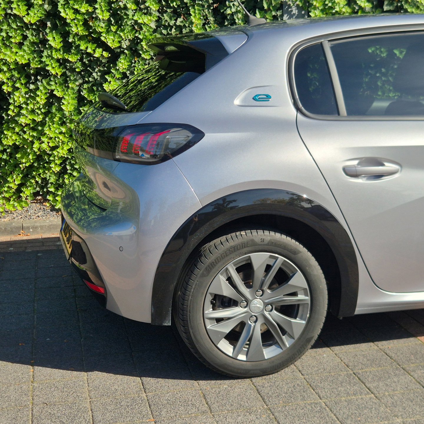 Foto van Peugeot E-208