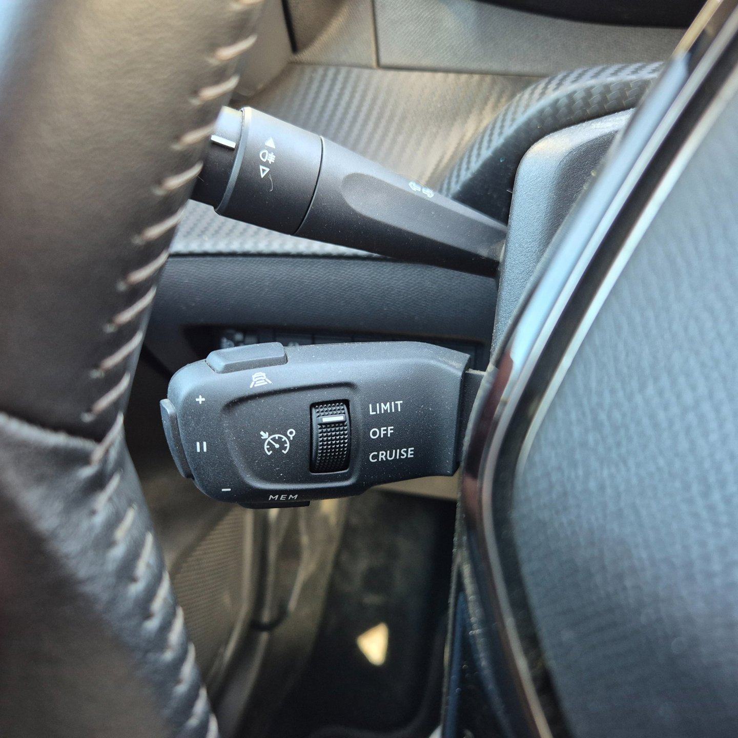 Foto van Peugeot E-208