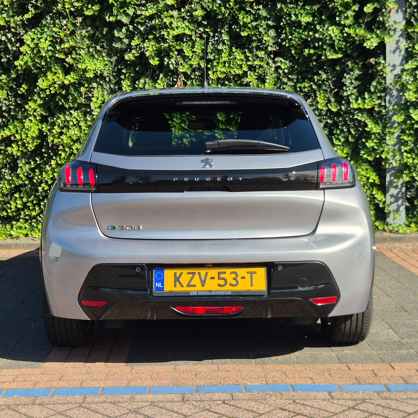 Foto van Peugeot E-208