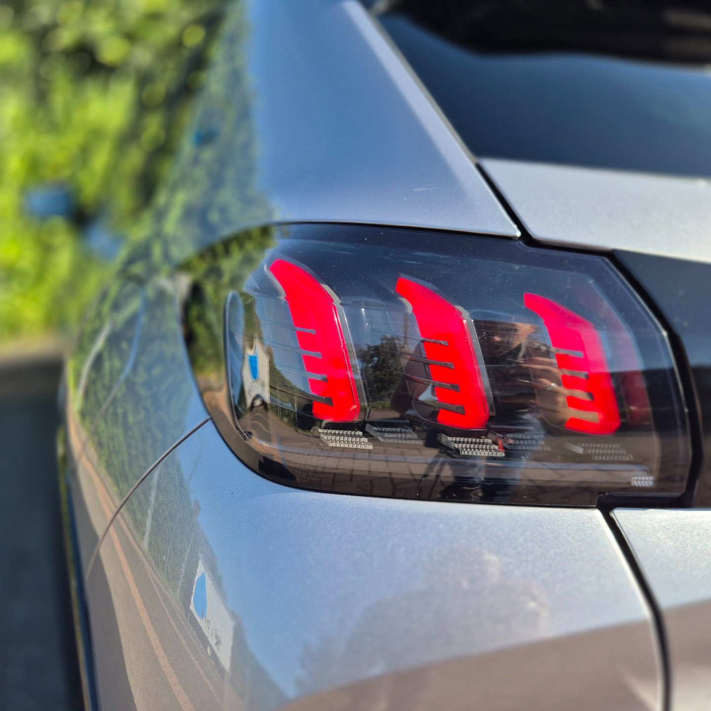 Foto van Peugeot E-208