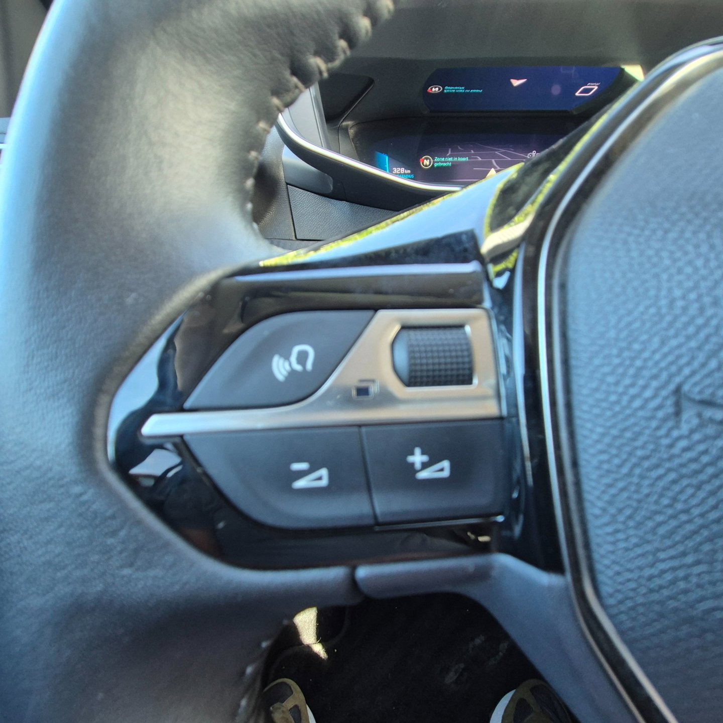 Foto van Peugeot E-208